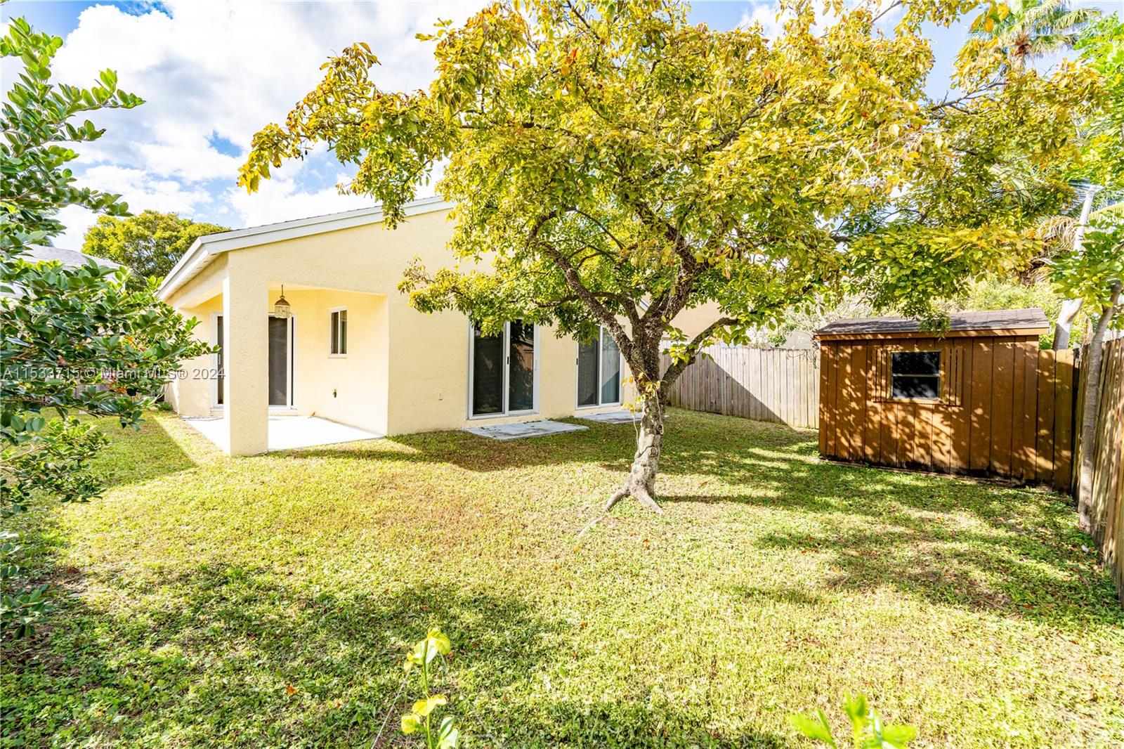 APPLE CREEK - Residential Lease