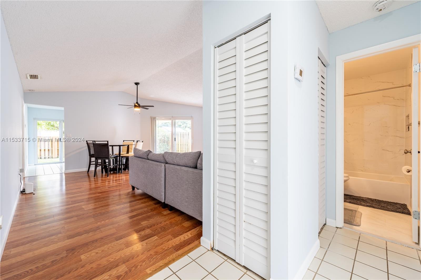 APPLE CREEK - Residential Lease