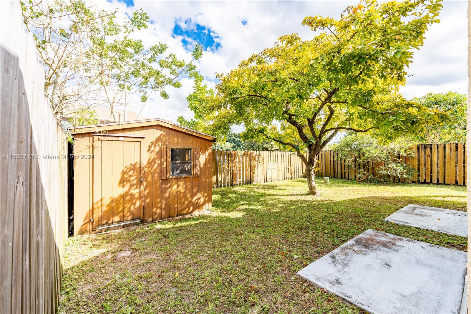 APPLE CREEK - Residential Lease