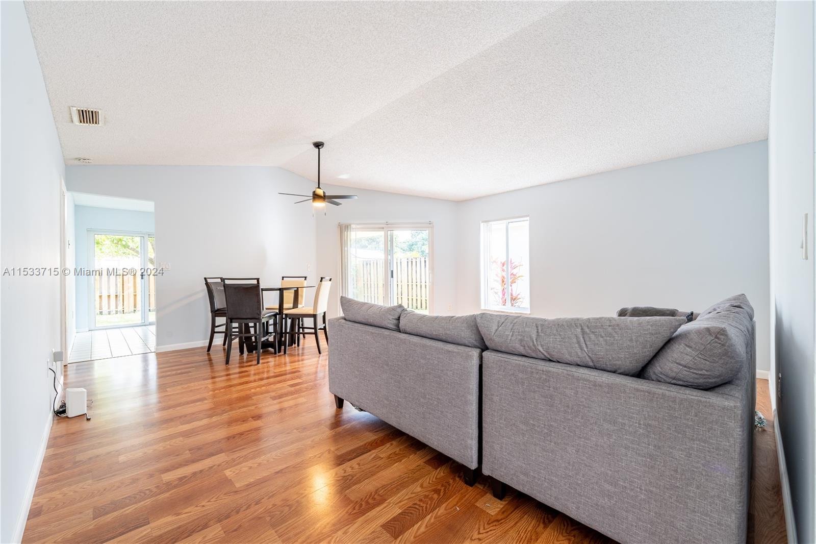 APPLE CREEK - Residential Lease