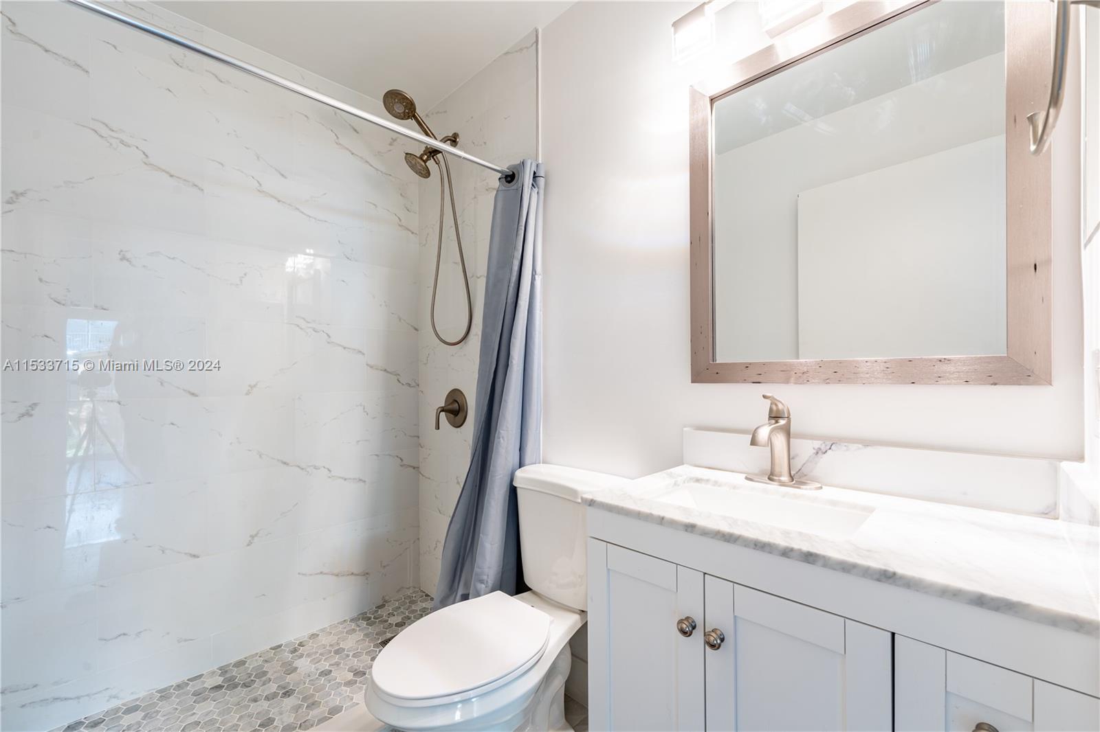 APPLE CREEK - Residential Lease