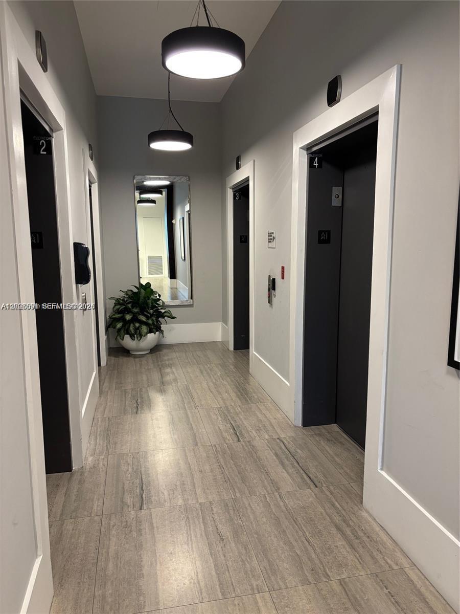HOLLYWOOD STATION - Residential