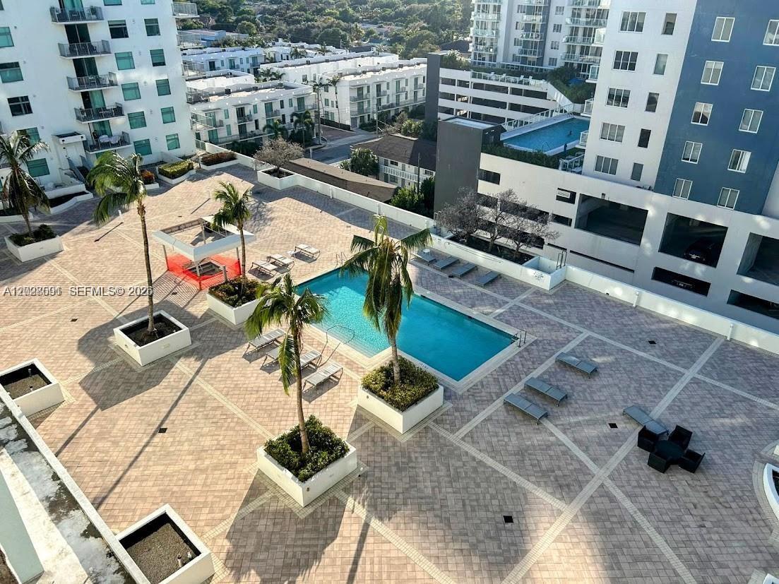 HOLLYWOOD STATION - Residential