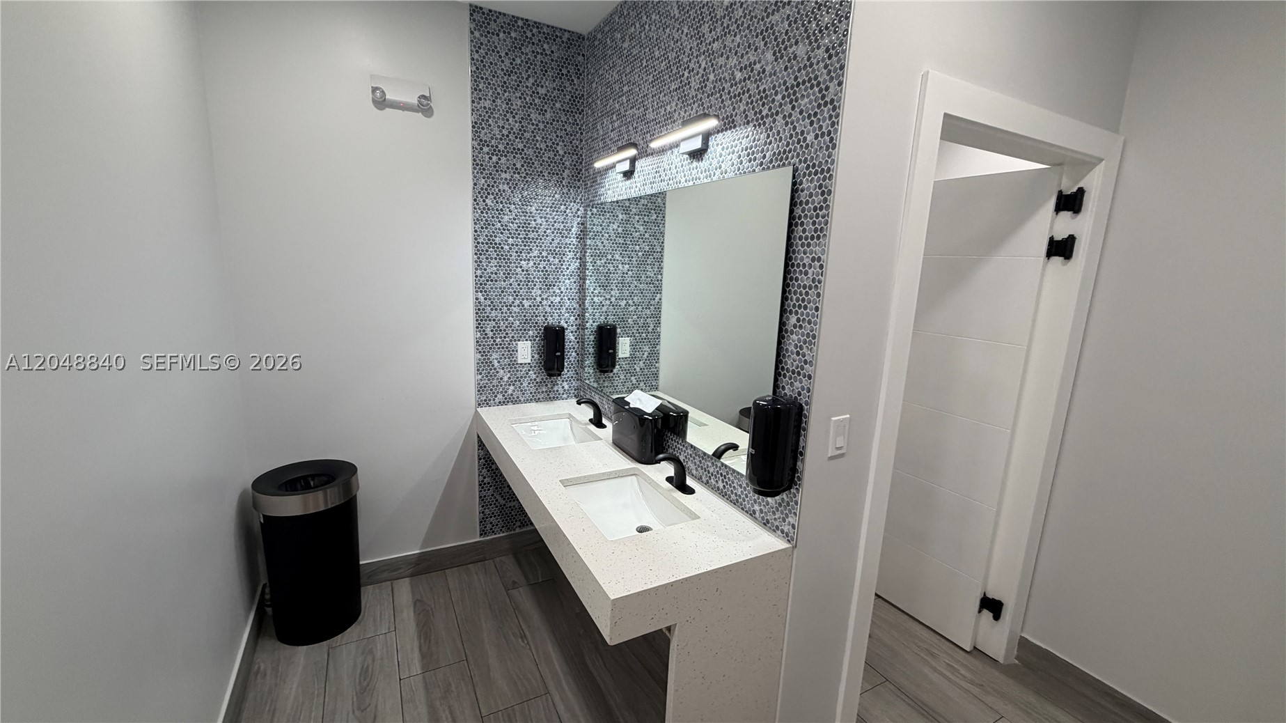 PLAZA OF AMERICAS CONDO P - Residential Lease