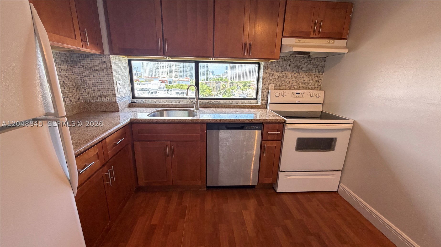 PLAZA OF AMERICAS CONDO P - Residential Lease