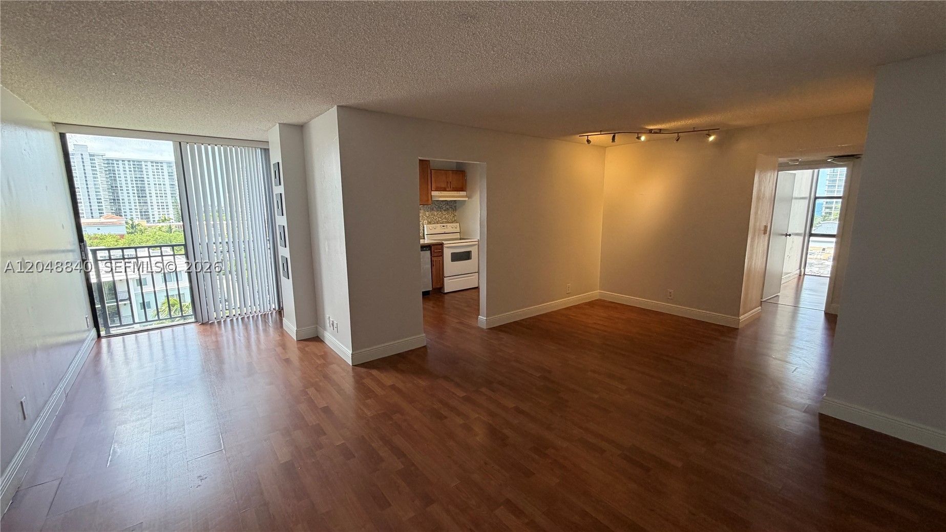 PLAZA OF AMERICAS CONDO P - Residential Lease