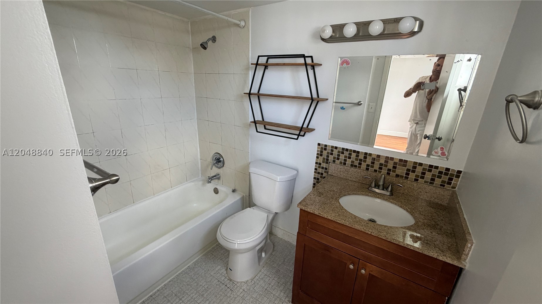 PLAZA OF AMERICAS CONDO P - Residential Lease