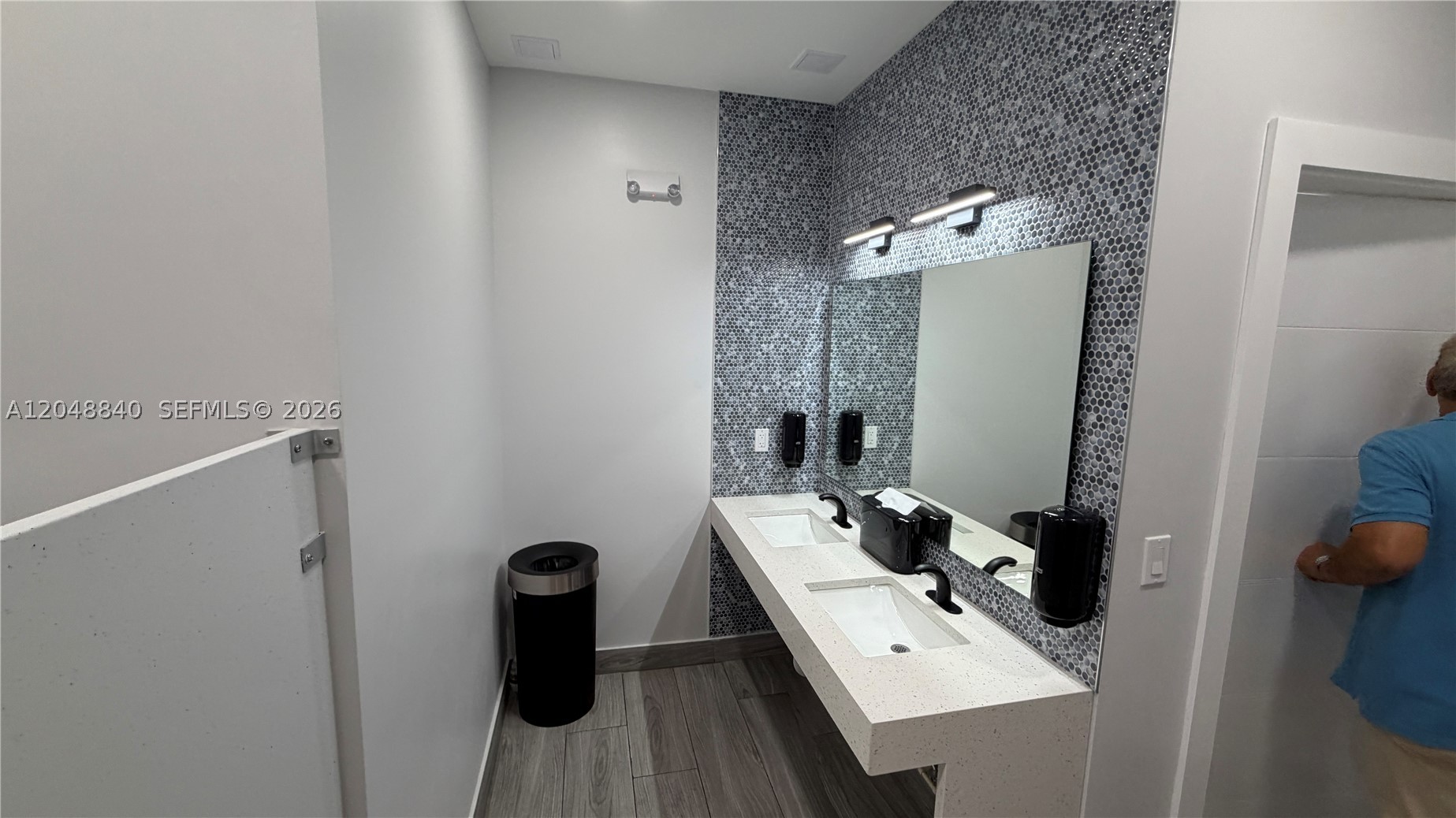 PLAZA OF AMERICAS CONDO P - Residential Lease