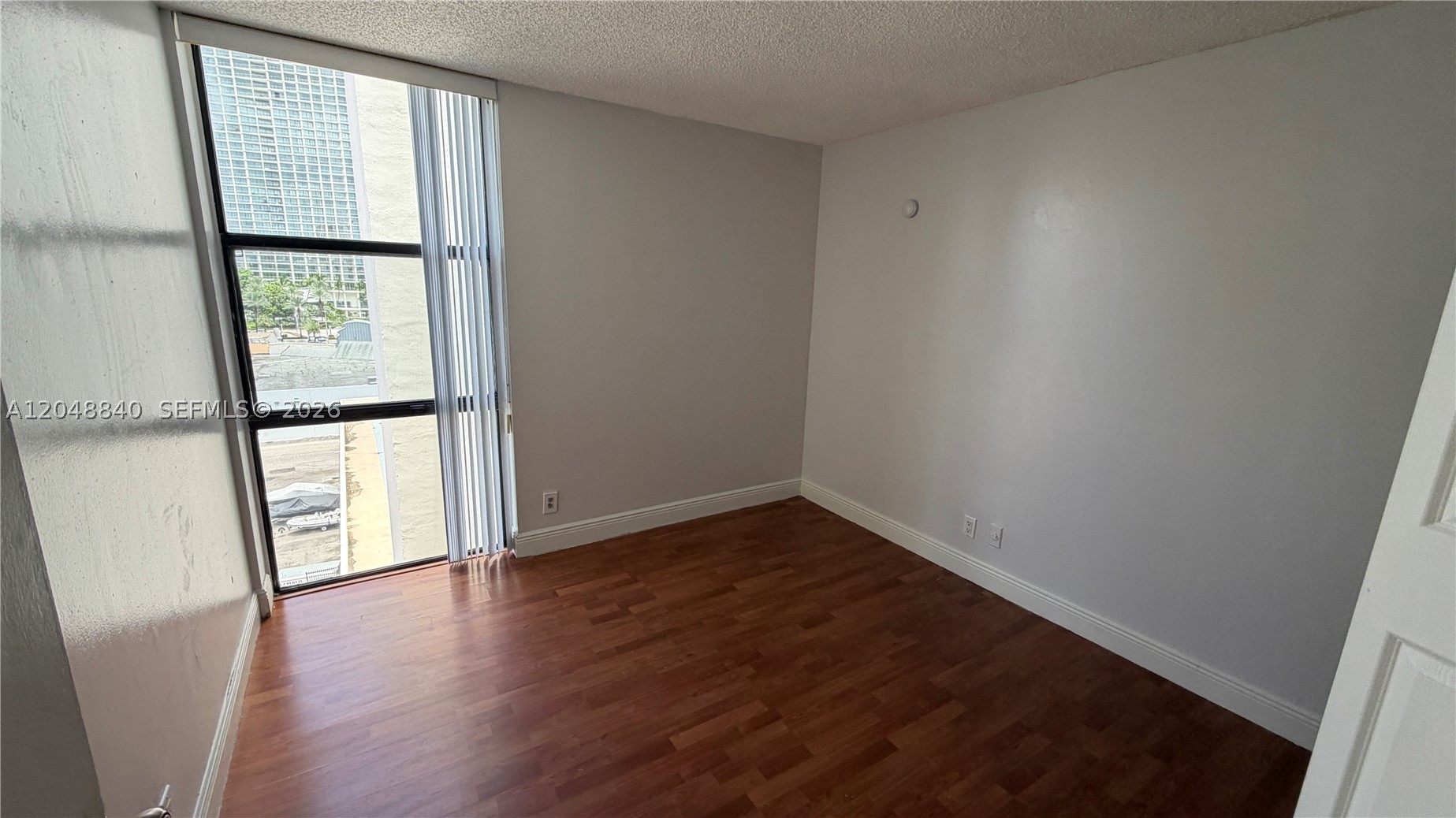 PLAZA OF AMERICAS CONDO P - Residential Lease