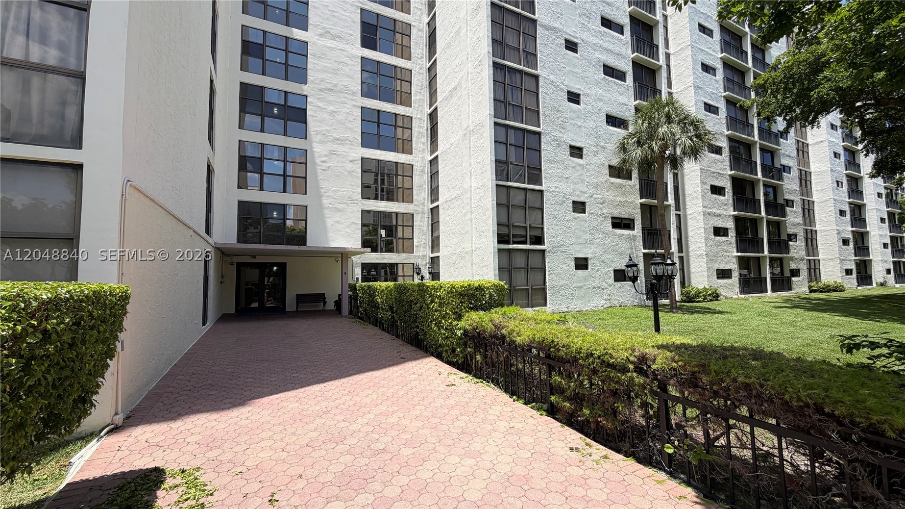 PLAZA OF AMERICAS CONDO P - Residential Lease