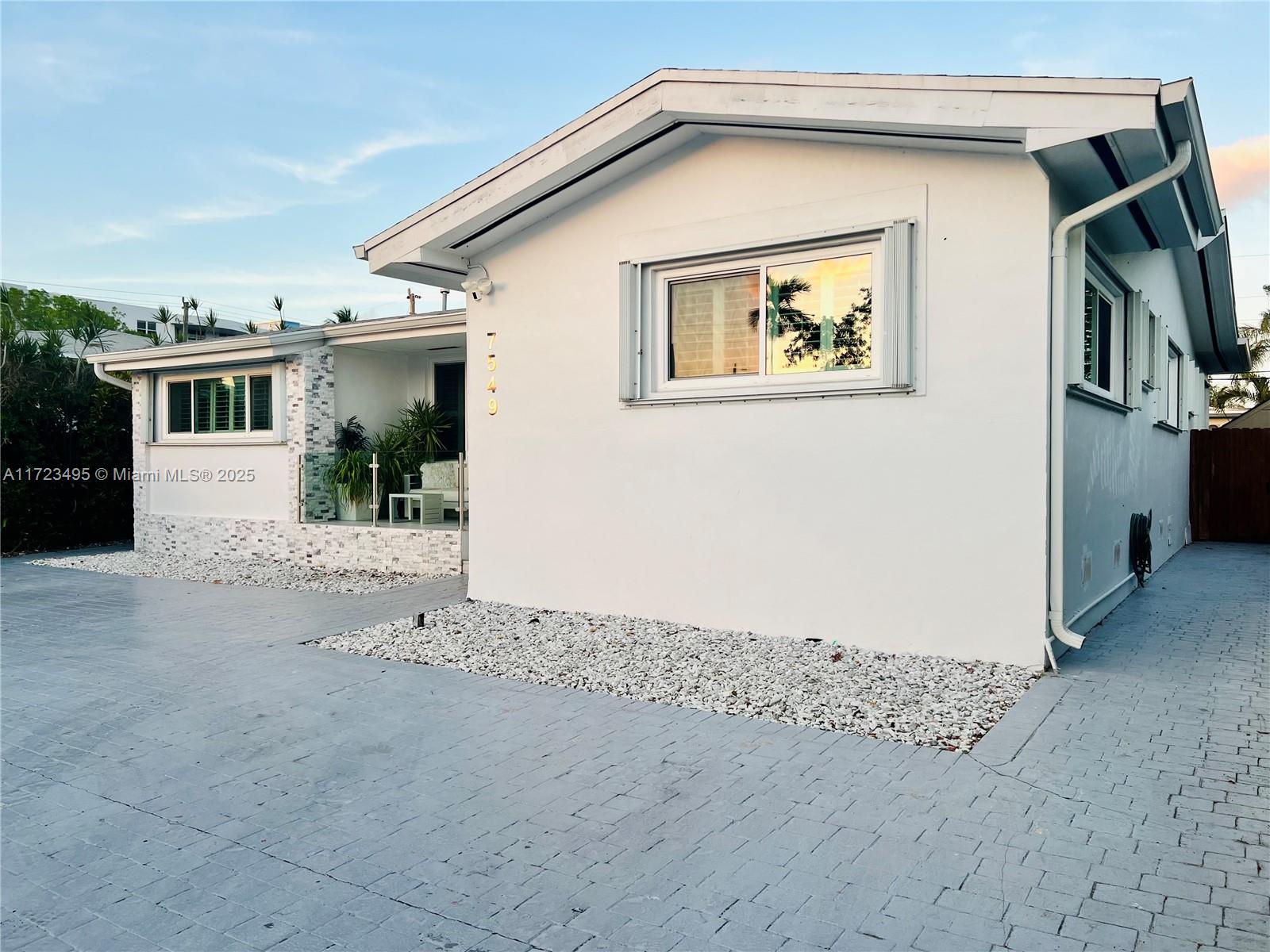 TREASURE PLAZA - Residential
