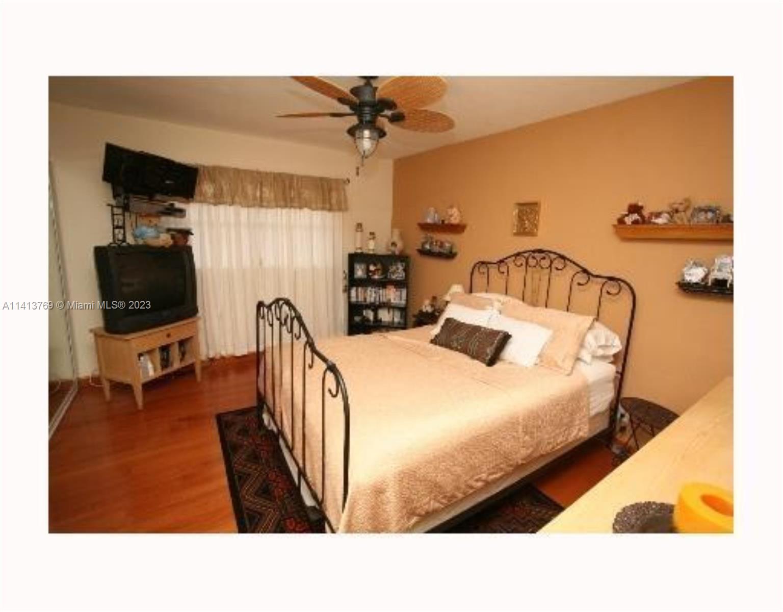VILLAS OF PINECREST CONDO - Residential Lease