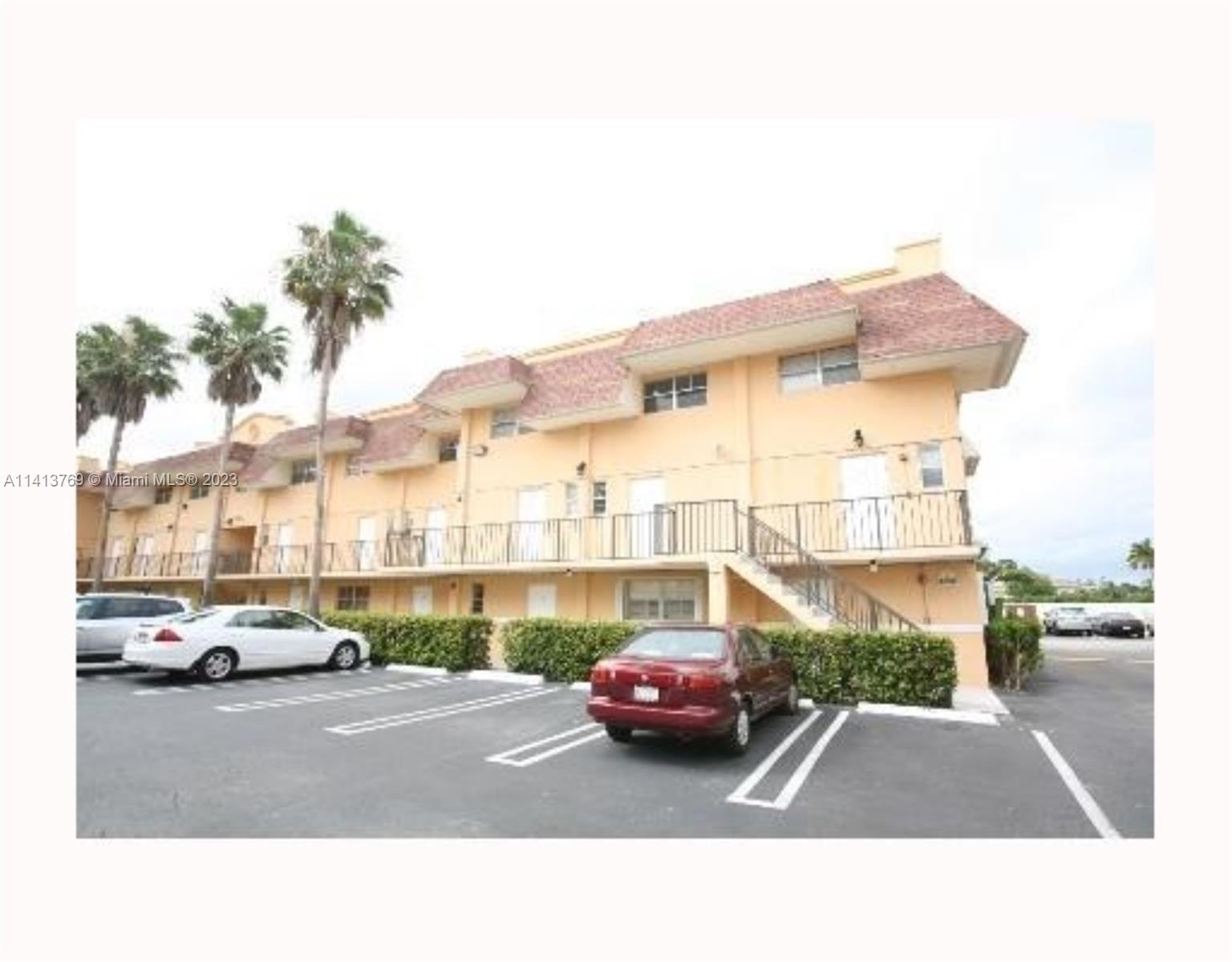 VILLAS OF PINECREST CONDO - Residential Lease