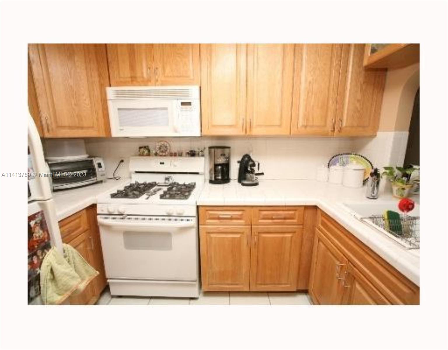 VILLAS OF PINECREST CONDO - Residential Lease