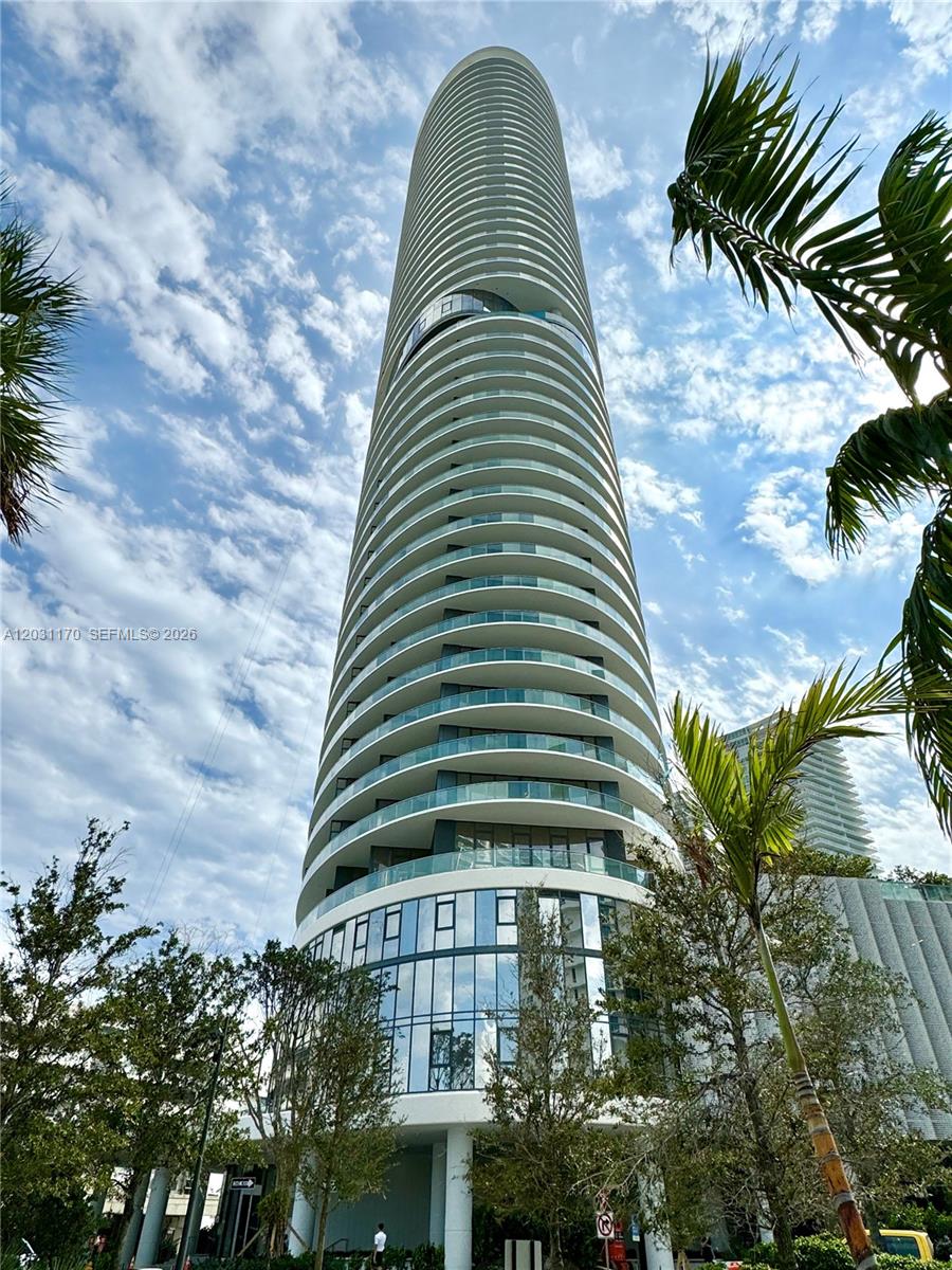 FIVE PARK - Residential Lease