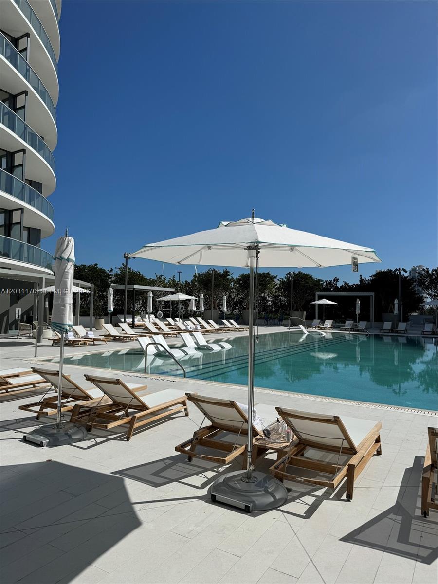 FIVE PARK - Residential Lease