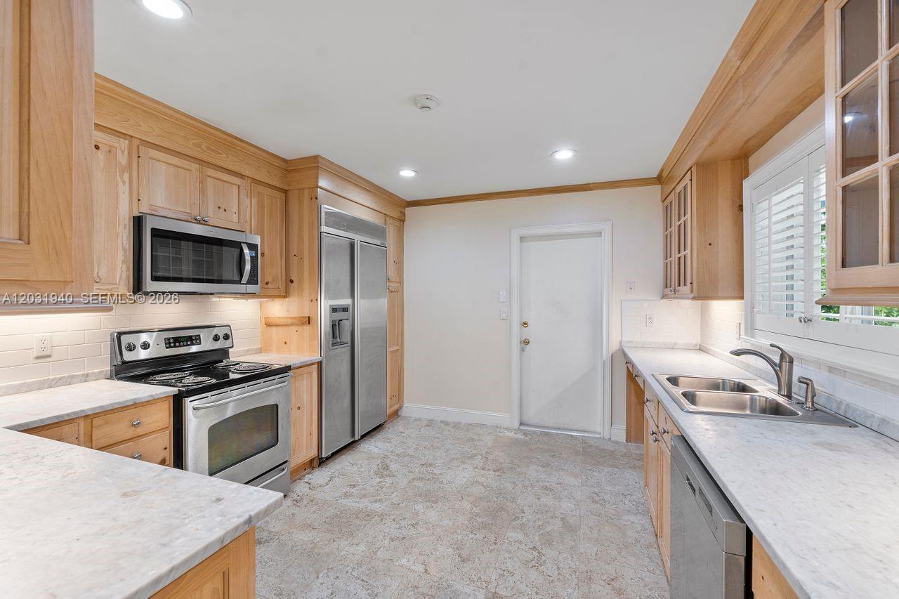 C GABLES RIVIERA SEC 12 - Residential Lease