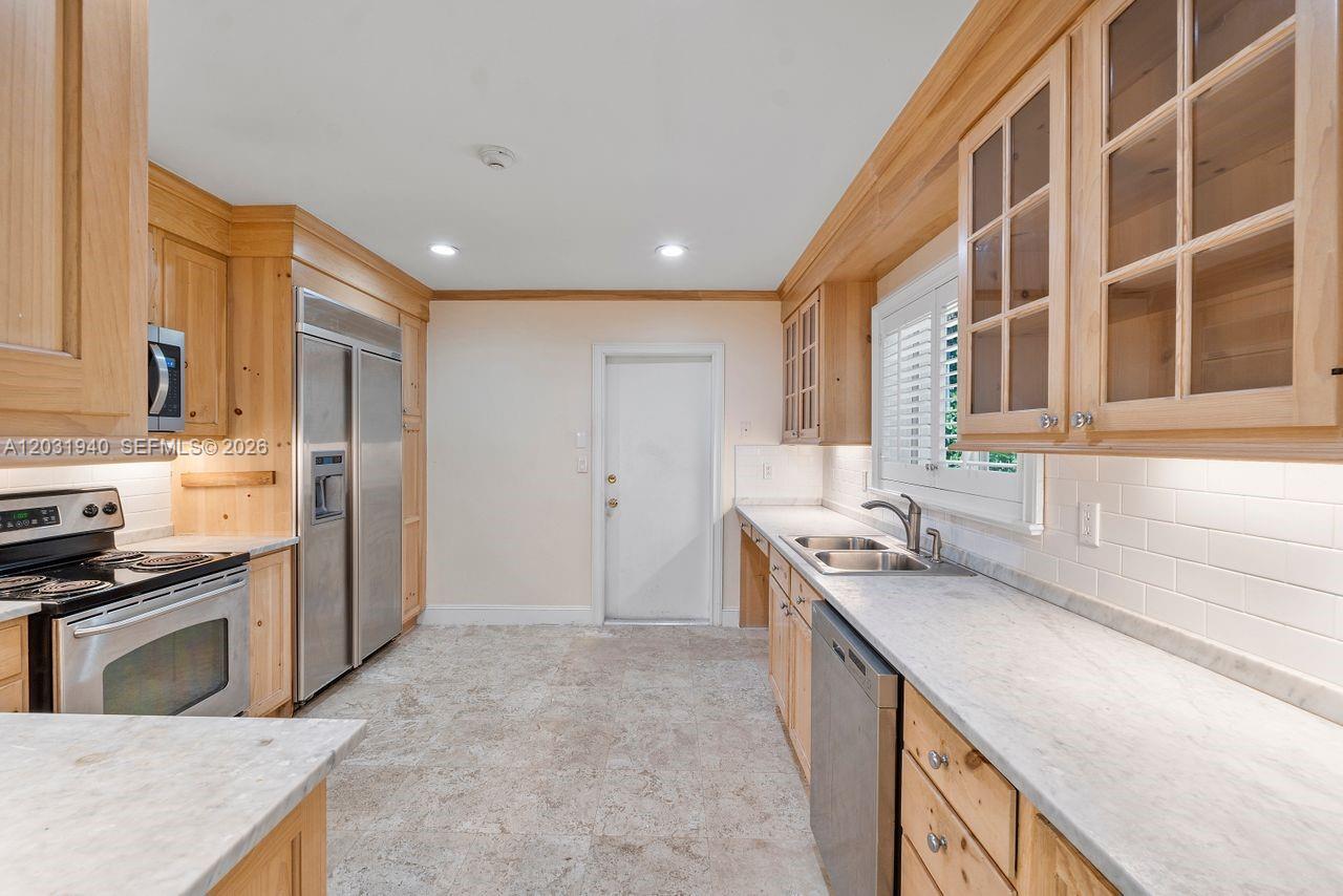 C GABLES RIVIERA SEC 12 - Residential Lease