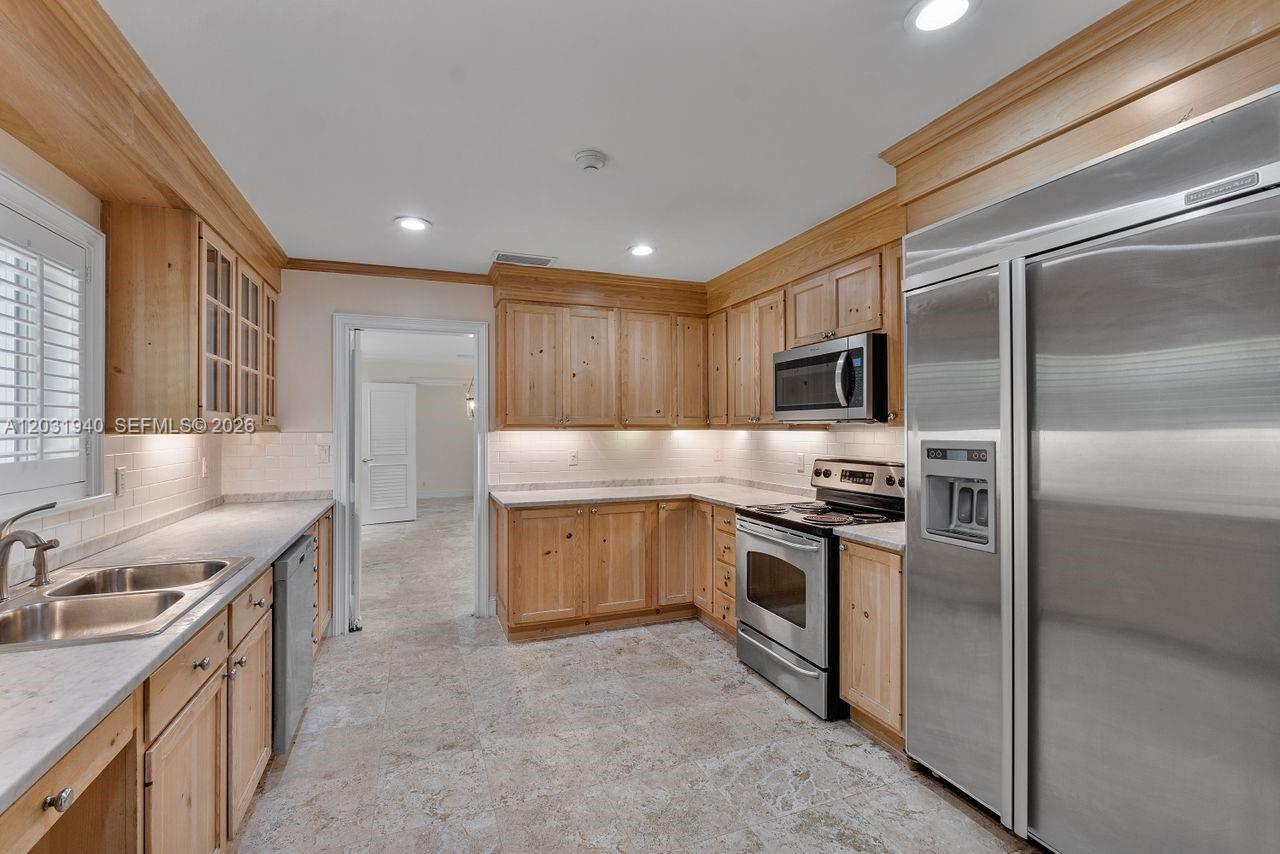 C GABLES RIVIERA SEC 12 - Residential Lease