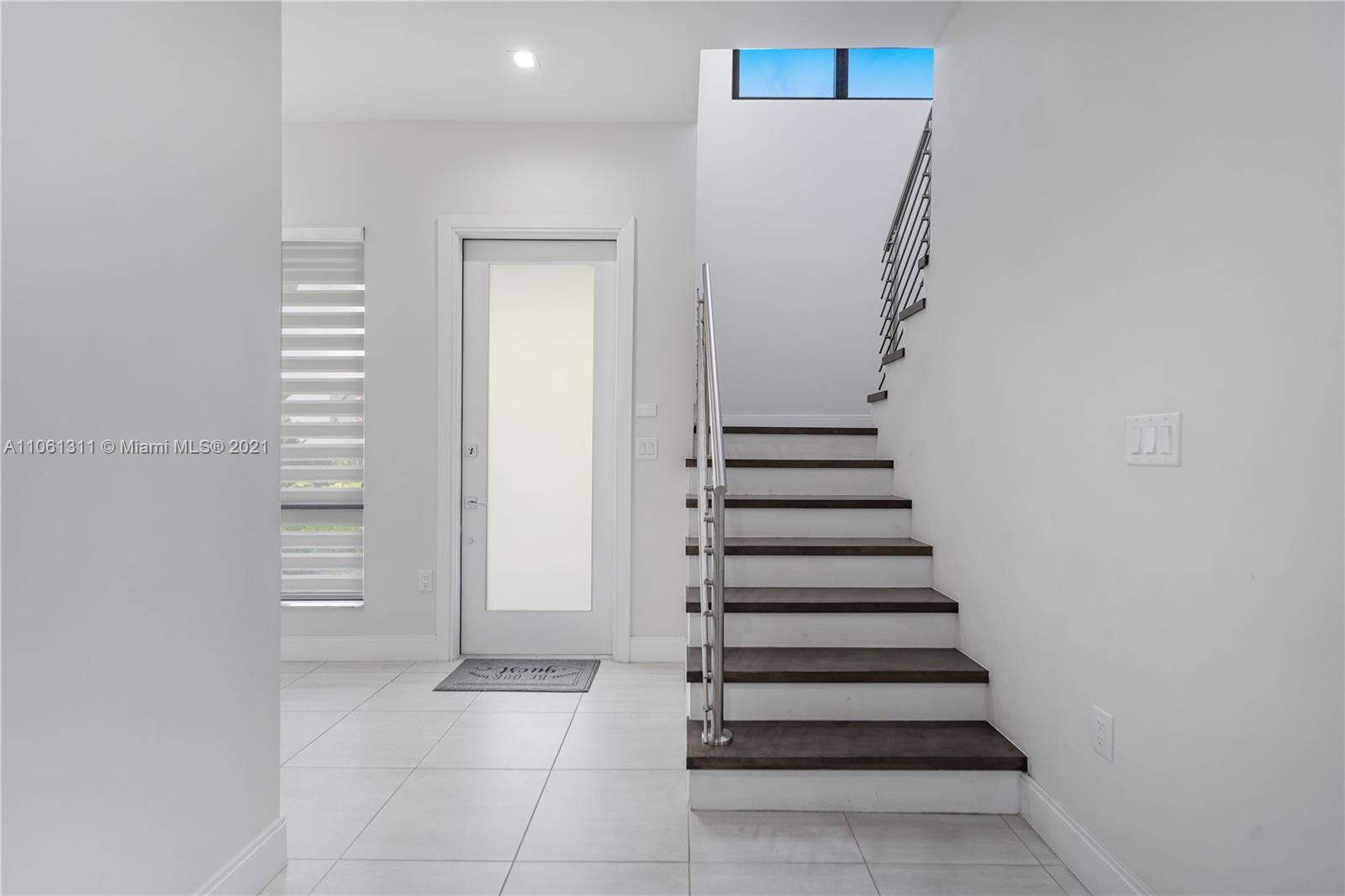 DOWNTOWN DORAL SOUTH PHAS - Residential