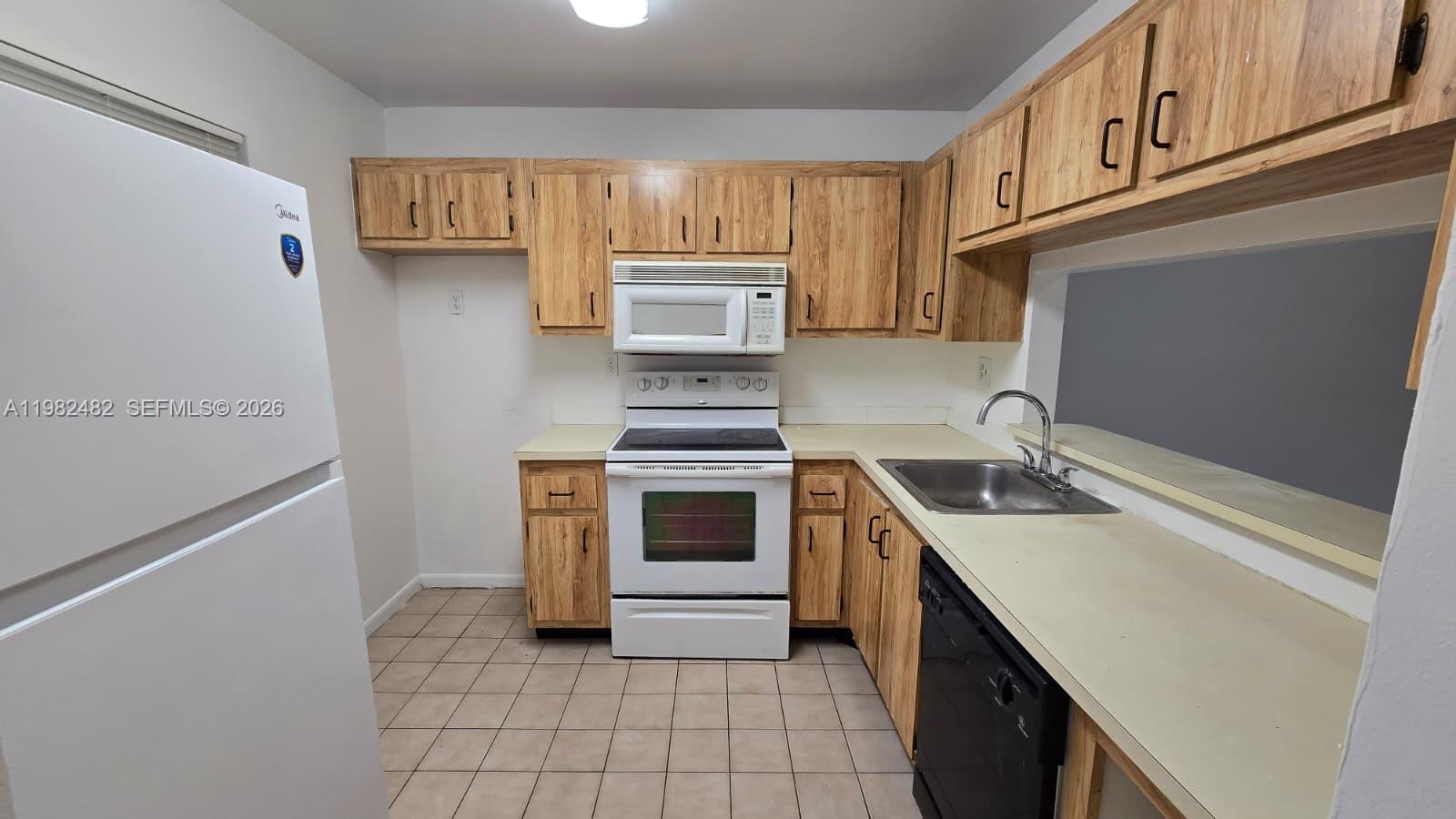 NORTH GARDEN VILLAS INC C - Residential Lease