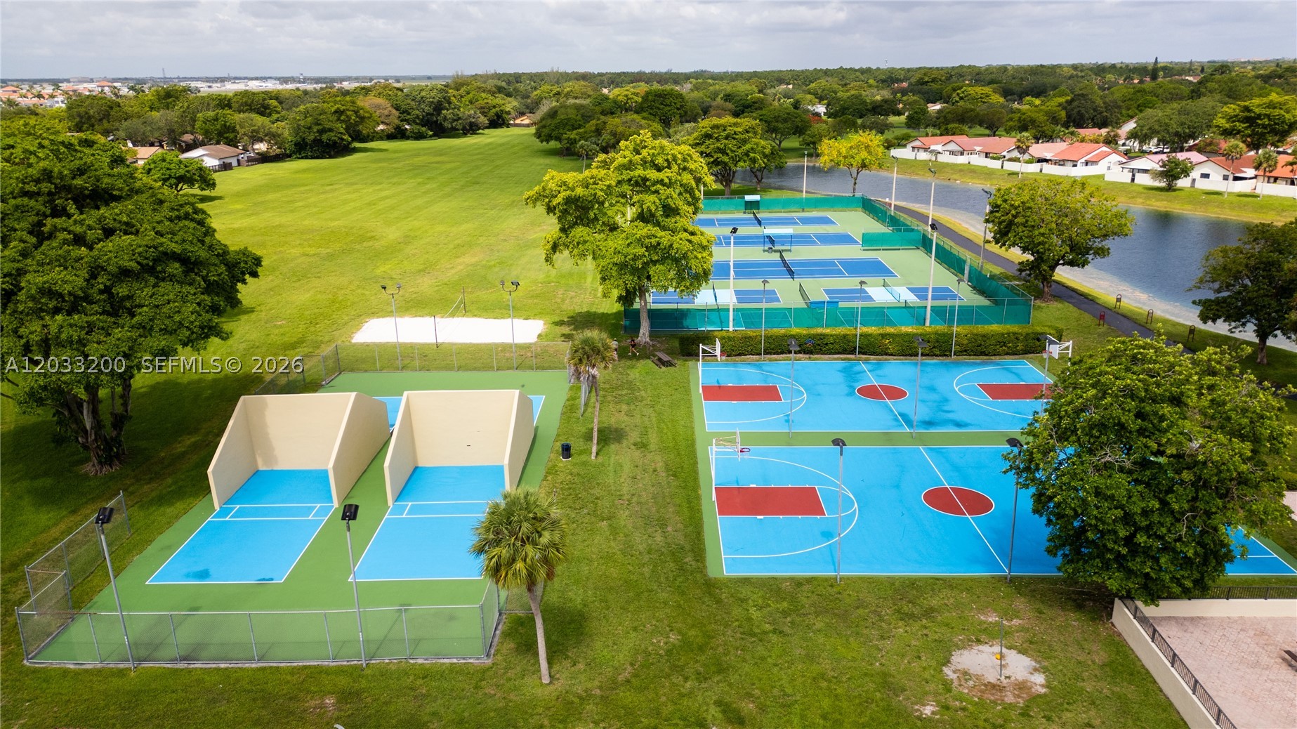 CROSSINGS VILG HOMES COND - Residential