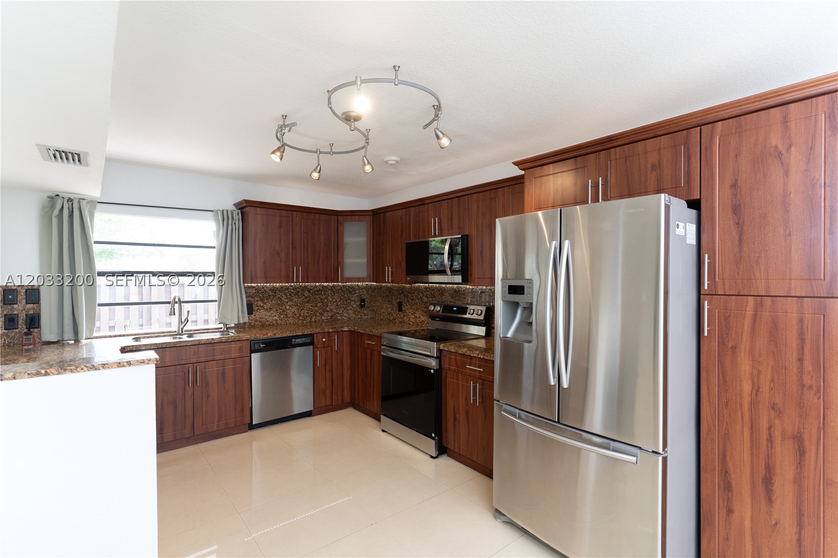 CROSSINGS VILG HOMES COND - Residential
