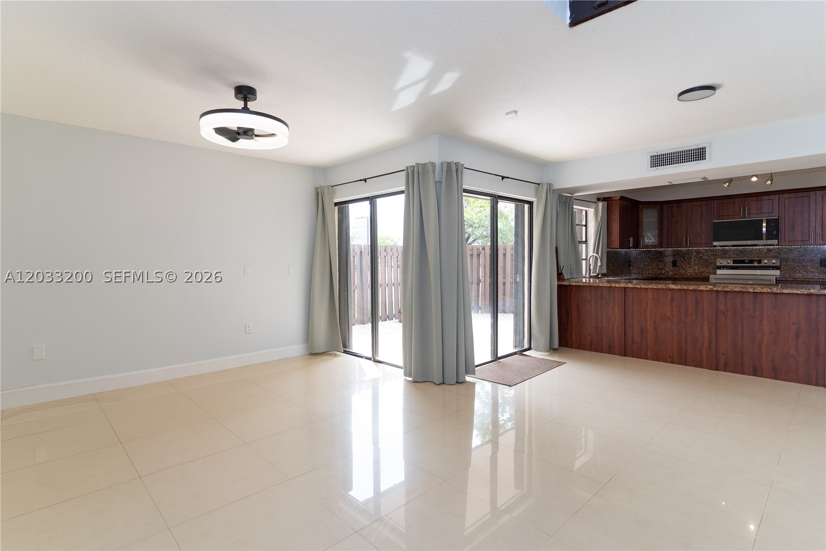 CROSSINGS VILG HOMES COND - Residential