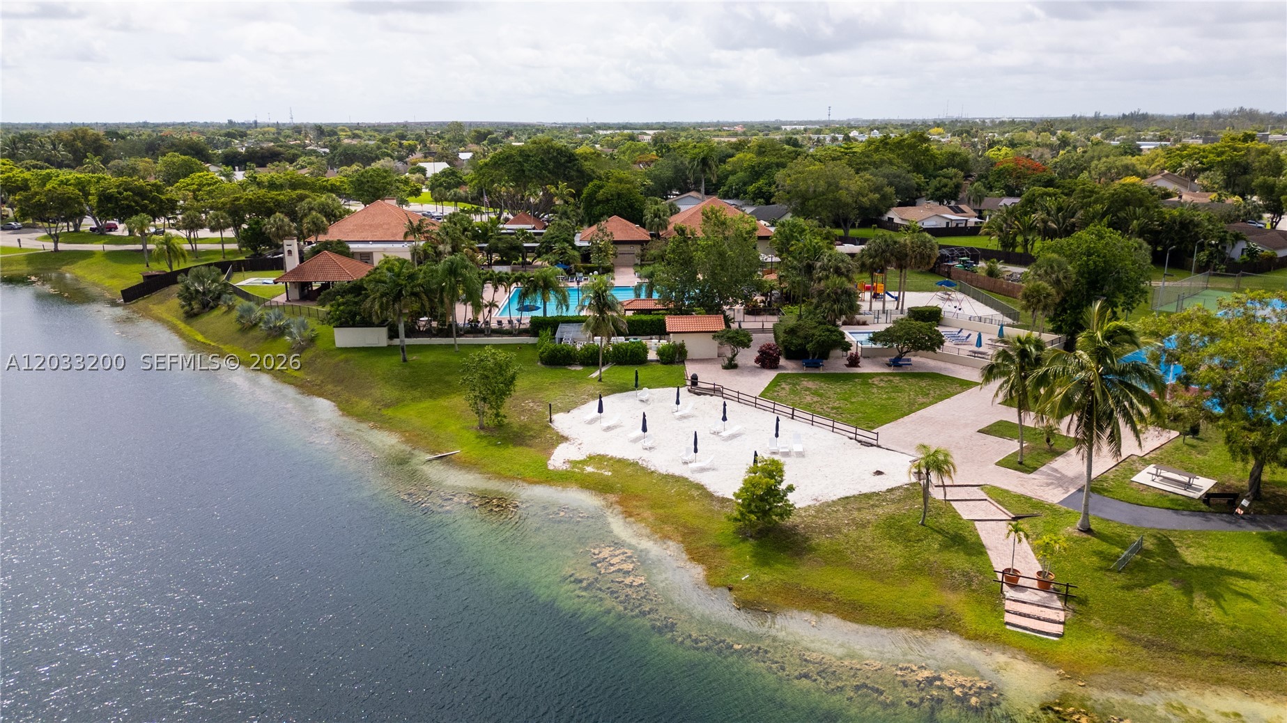 CROSSINGS VILG HOMES COND - Residential