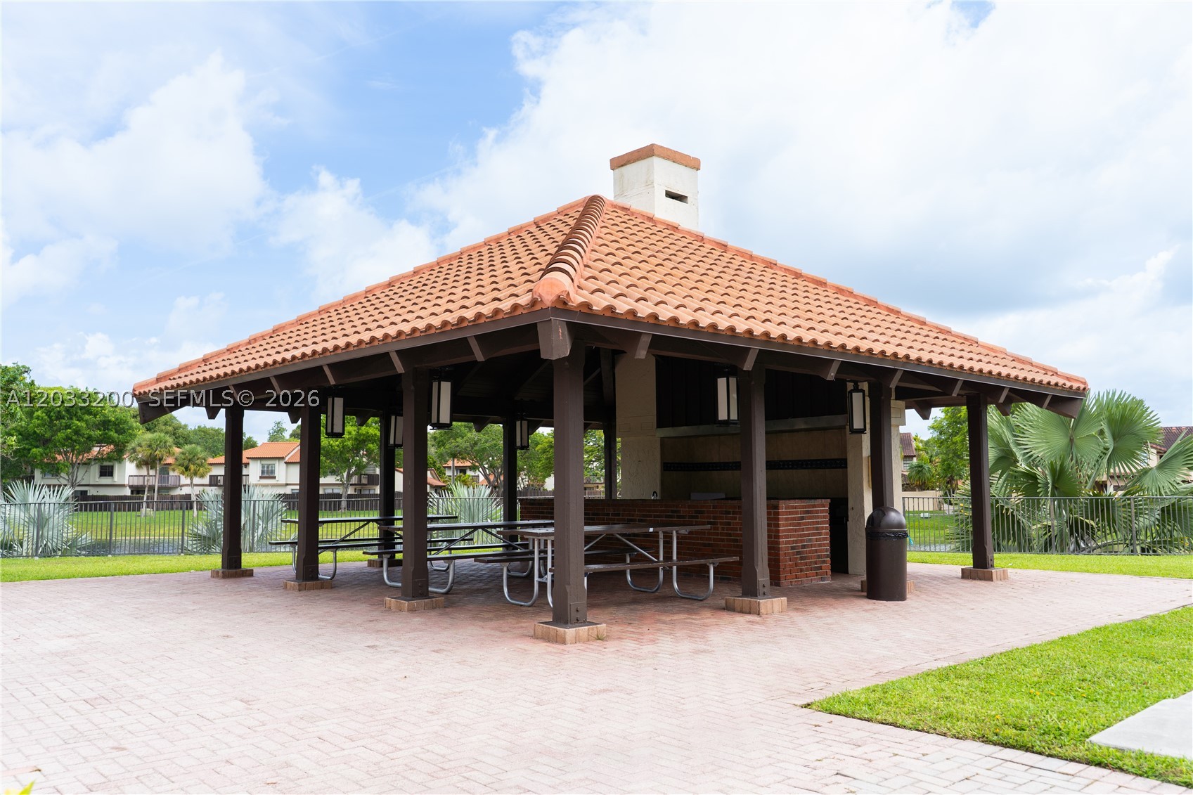 CROSSINGS VILG HOMES COND - Residential