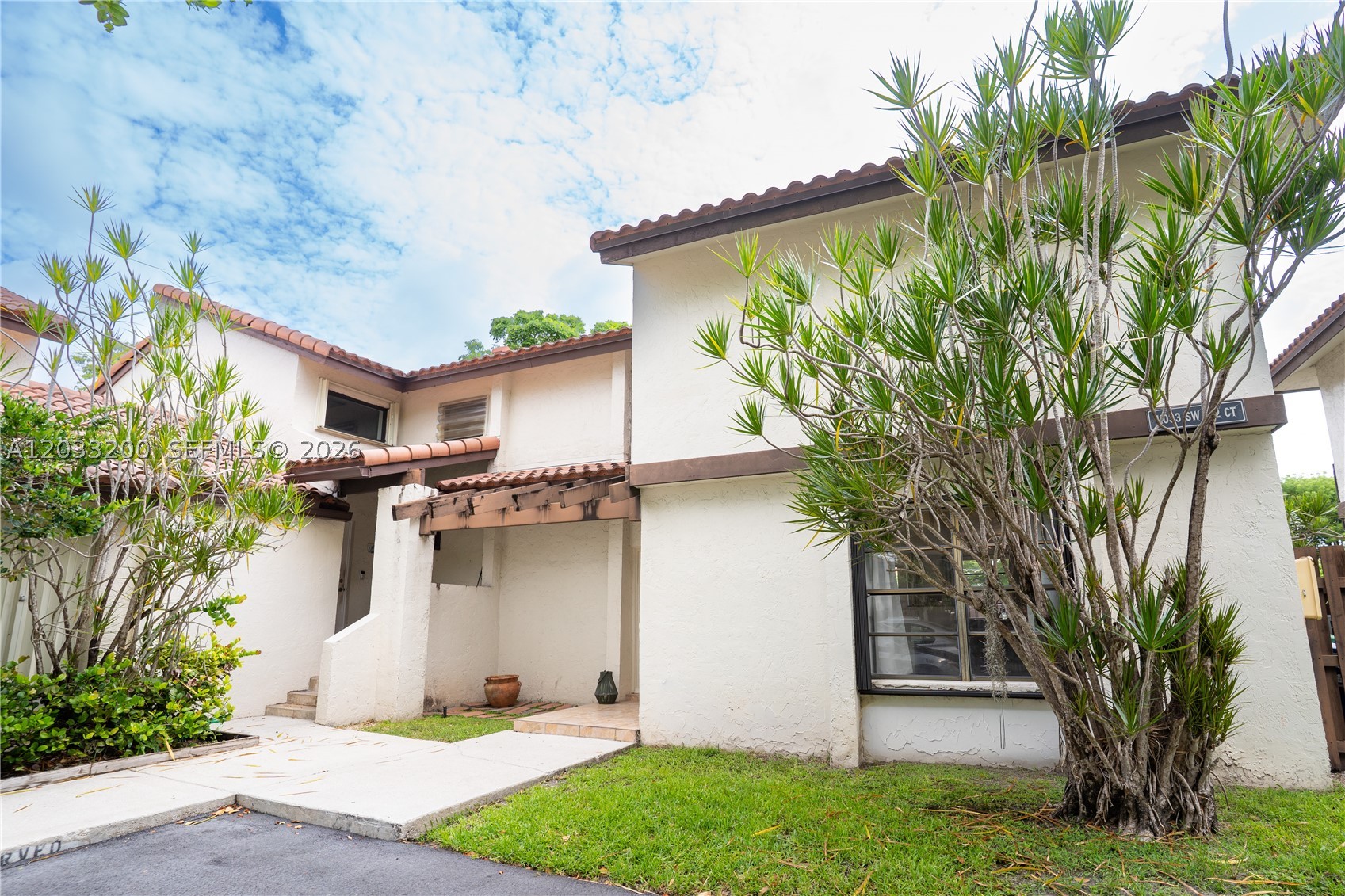 CROSSINGS VILG HOMES COND - Residential