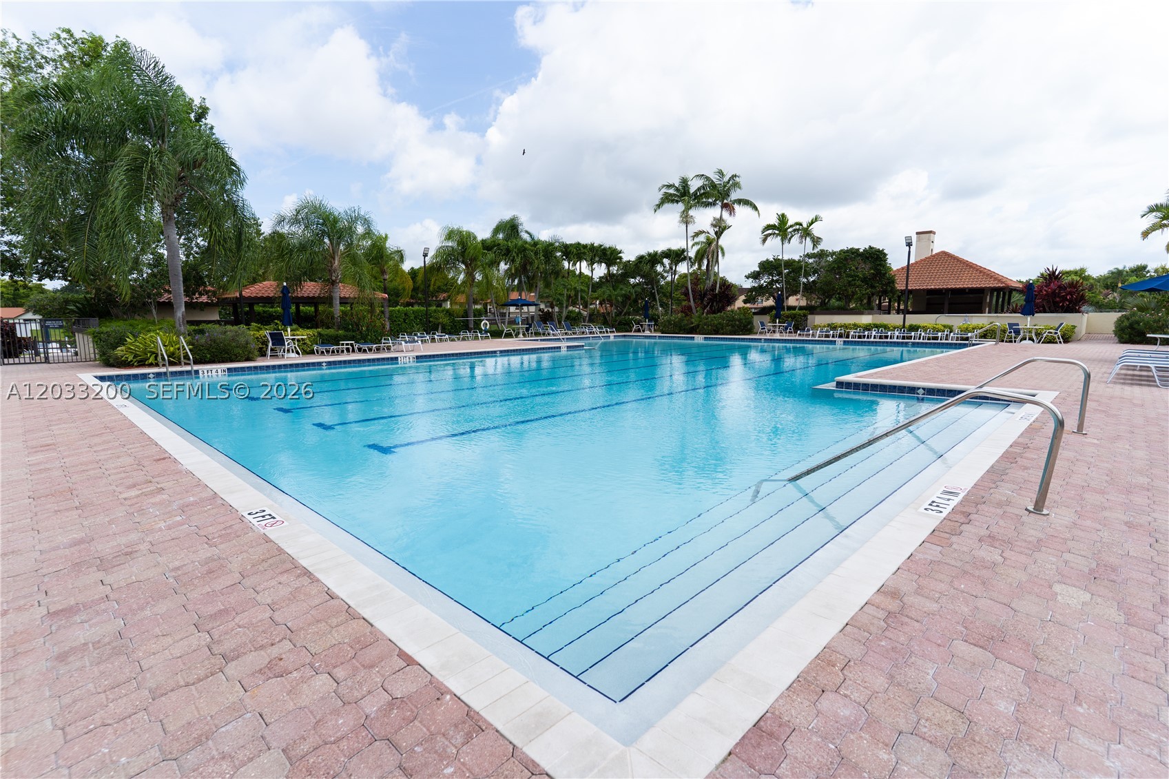 CROSSINGS VILG HOMES COND - Residential