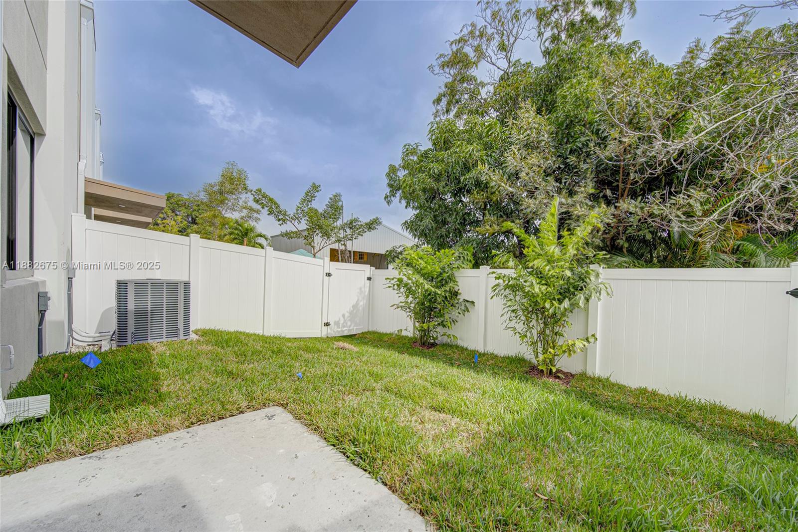 FLORANADA CENTER - Residential Lease