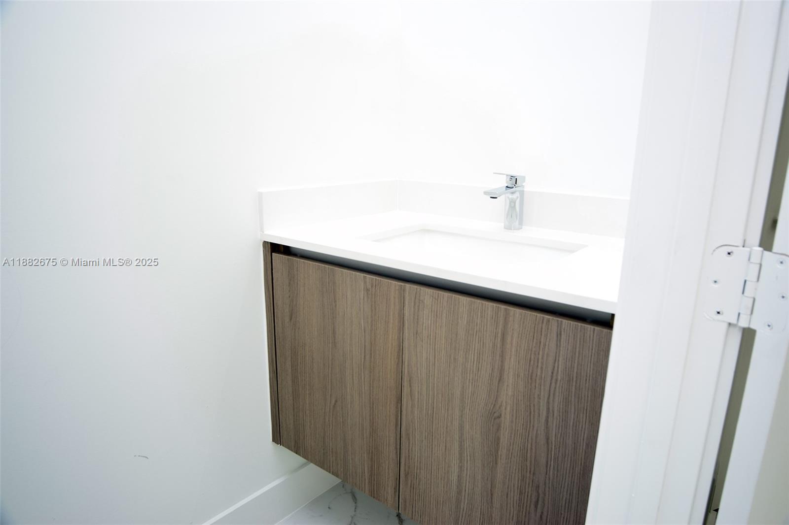 FLORANADA CENTER - Residential Lease