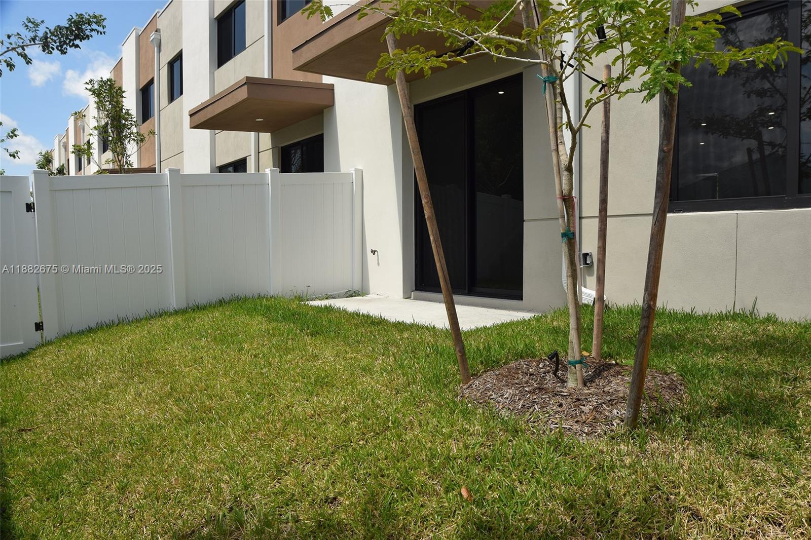 FLORANADA CENTER - Residential Lease