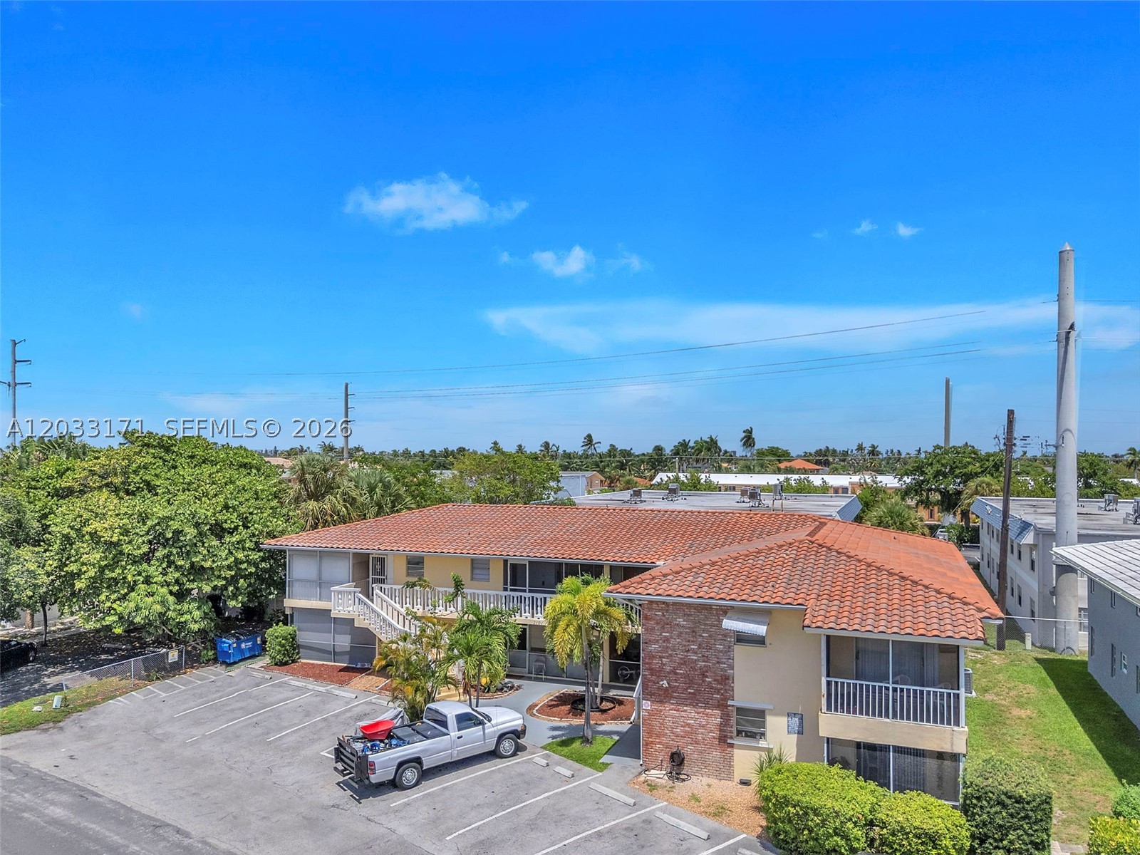 SPACIOUS 1 BEDROOM 1 BATHROOM  IN EAST FT LAUDERDALE NESTLED ACROSS FROM SINGLE HOMES IN THE IMPERIAL POINT AREA. SCREENED PORCH, ON SITE LAUNDRY FACILITY,CLOSE TO SCHOOLS, RESTAURANTS AND SHOPPING CENTERS.