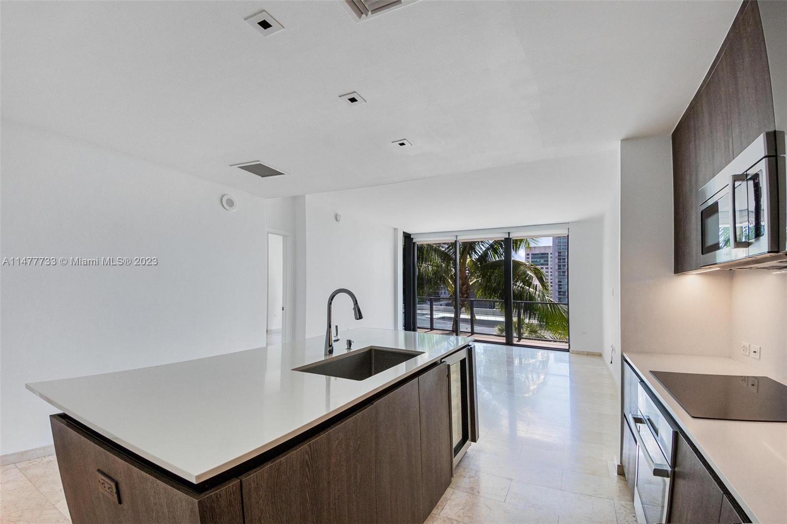 REACH CONDO - Residential