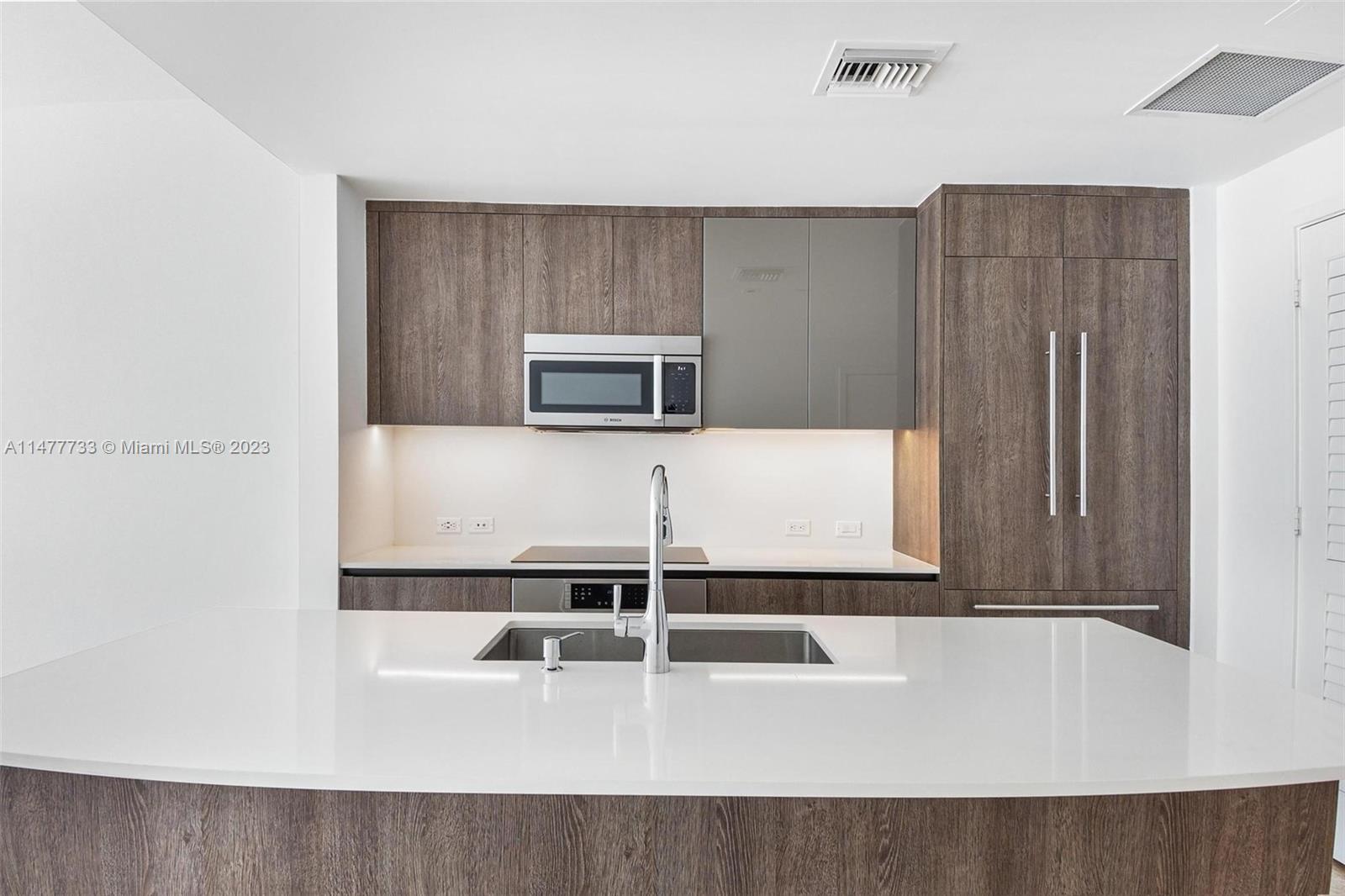 REACH CONDO - Residential
