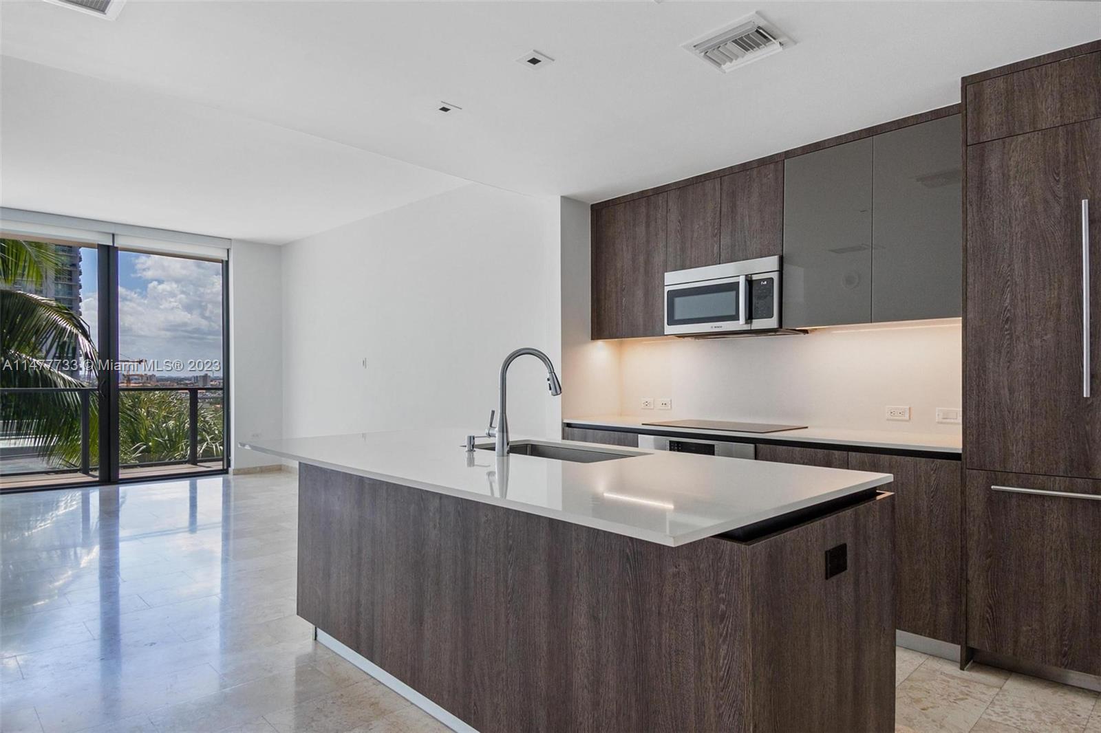 REACH CONDO - Residential