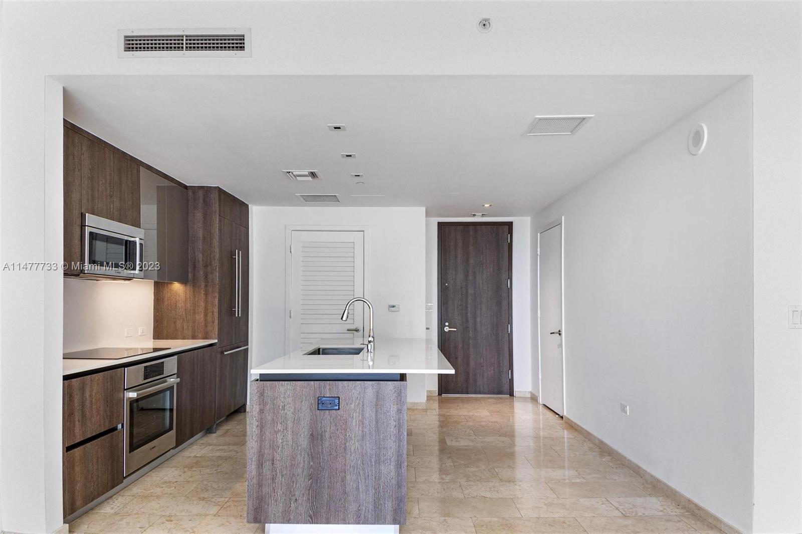 REACH CONDO - Residential