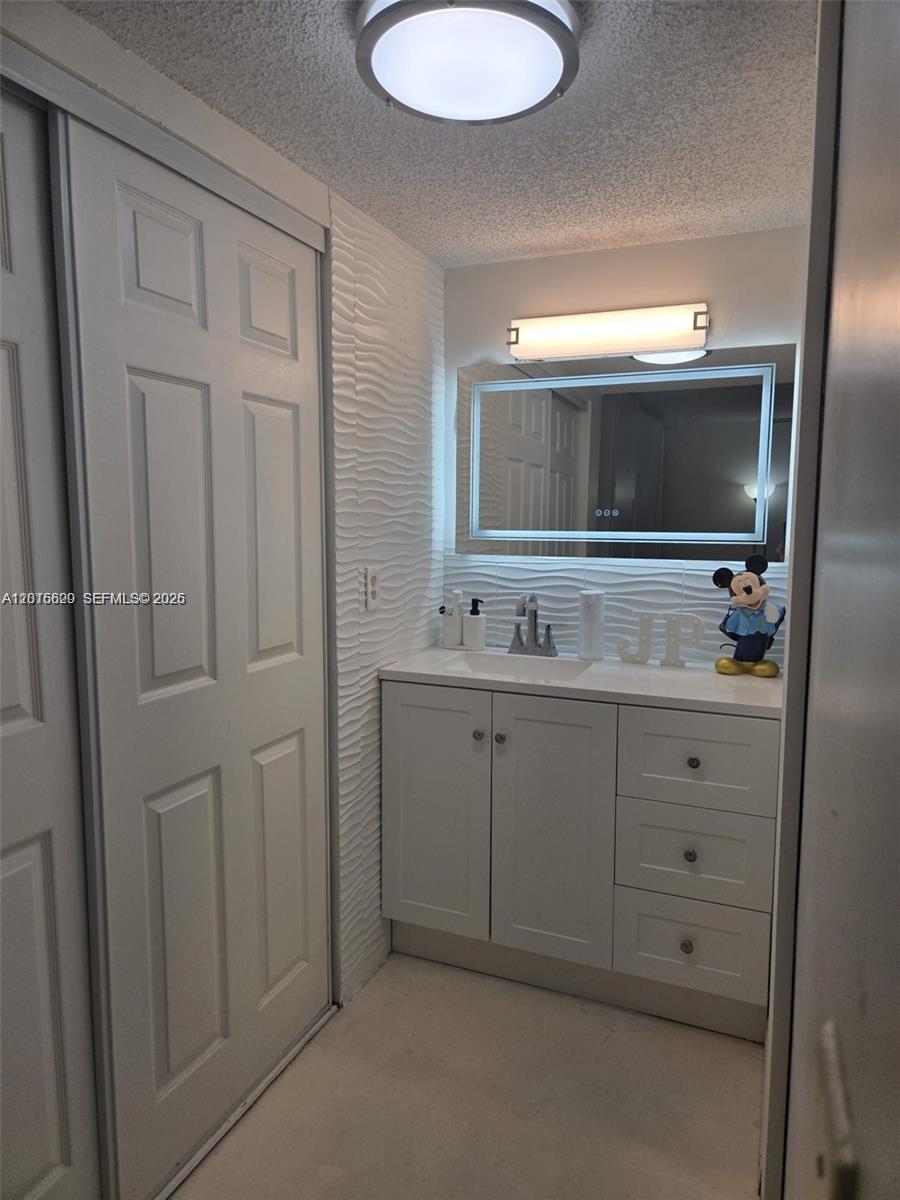 LIVE OAK CONDOMINIUM TWO - Residential
