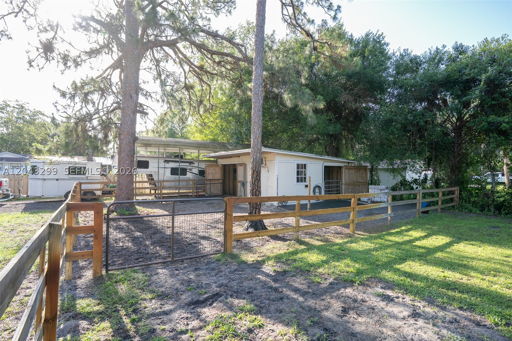 LOXAHATCHEE GROVES - Residential