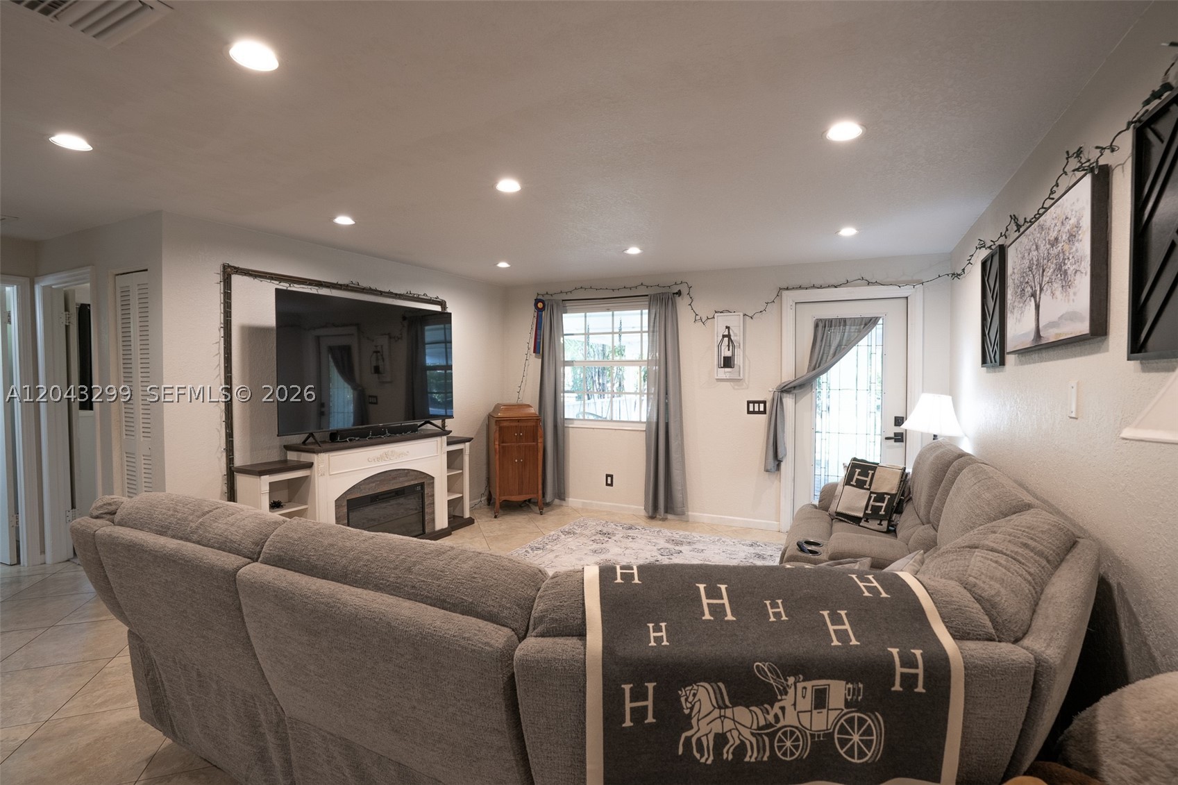 LOXAHATCHEE GROVES - Residential