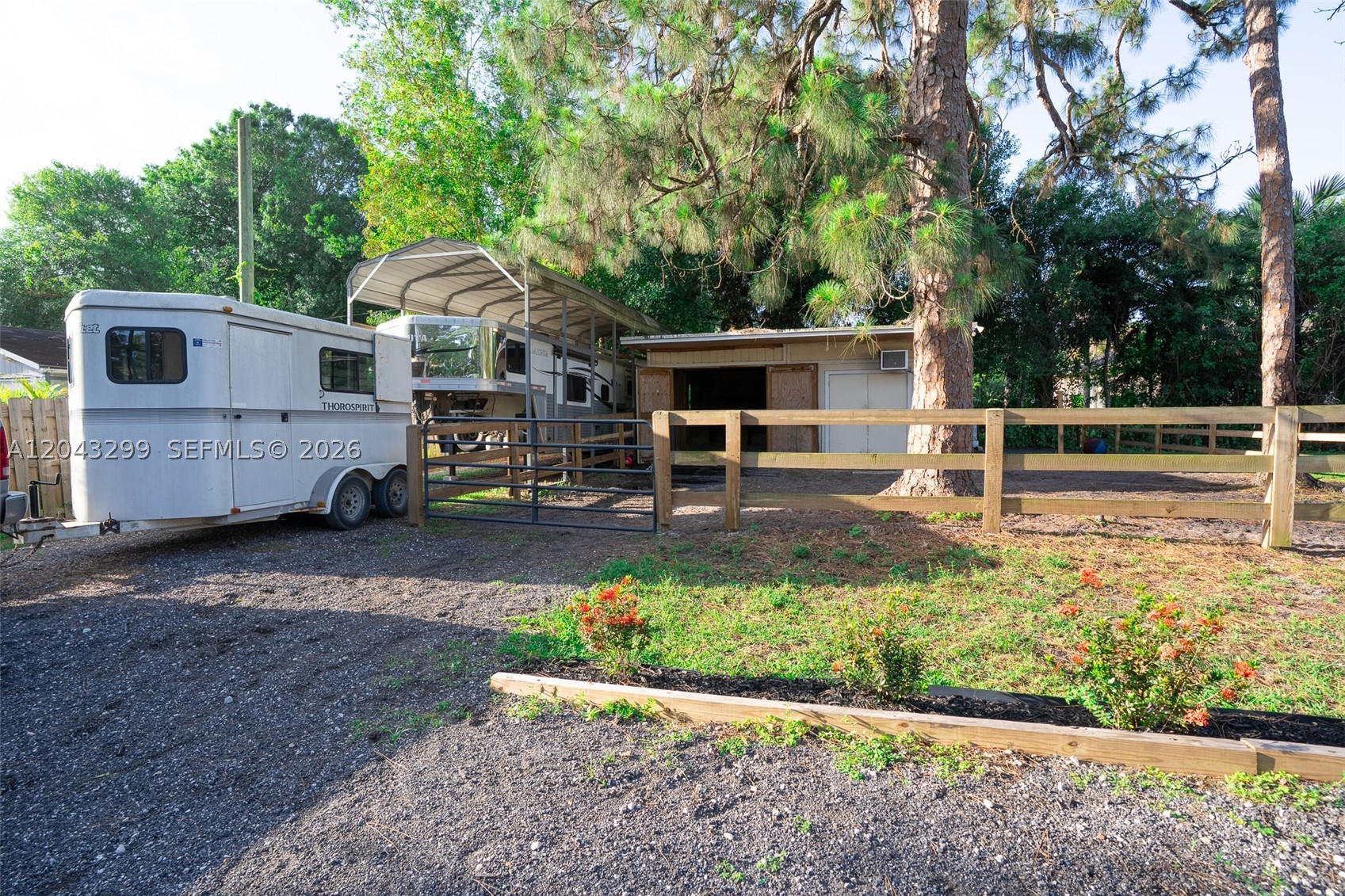 LOXAHATCHEE GROVES - Residential