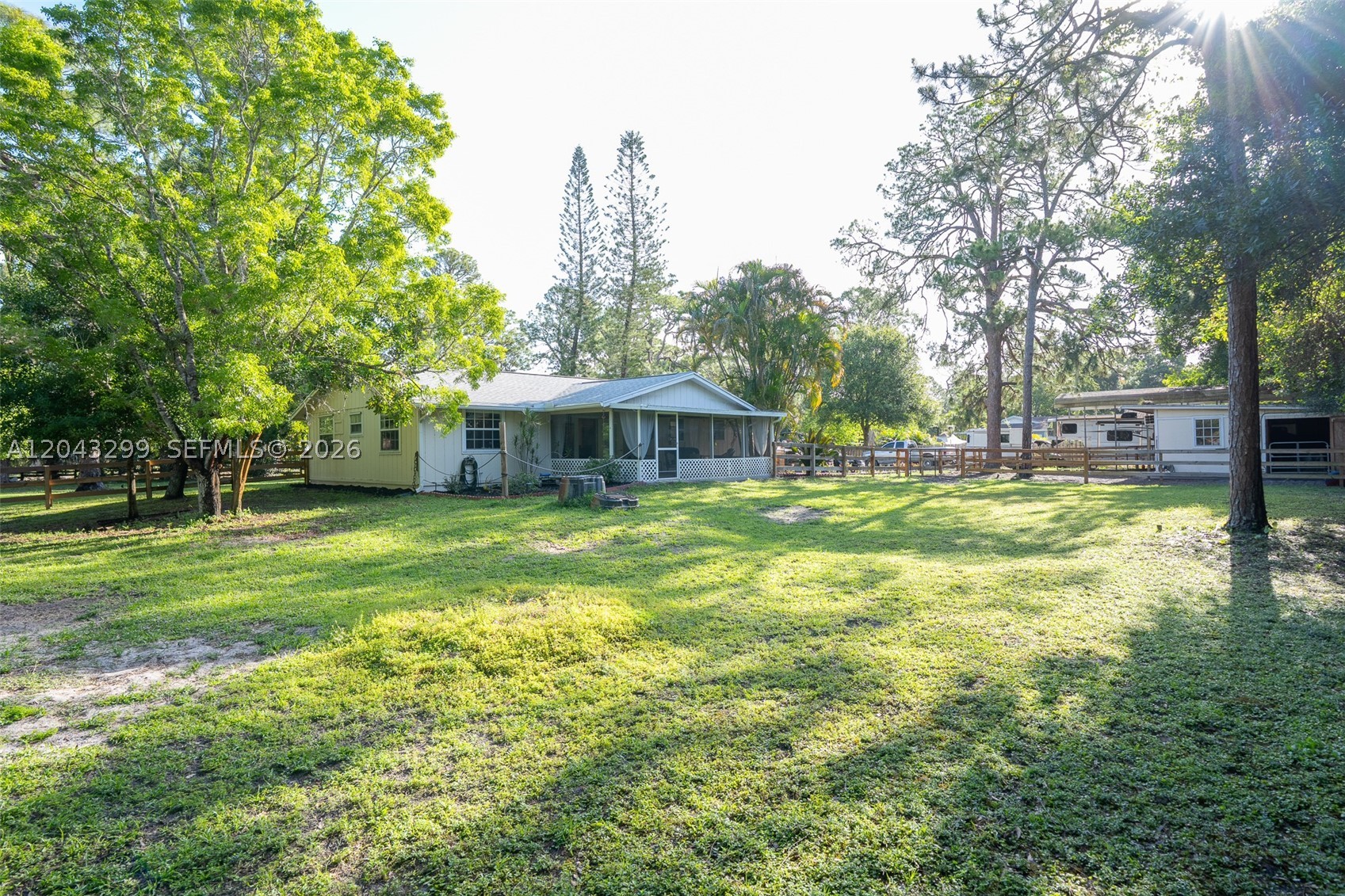 LOXAHATCHEE GROVES - Residential