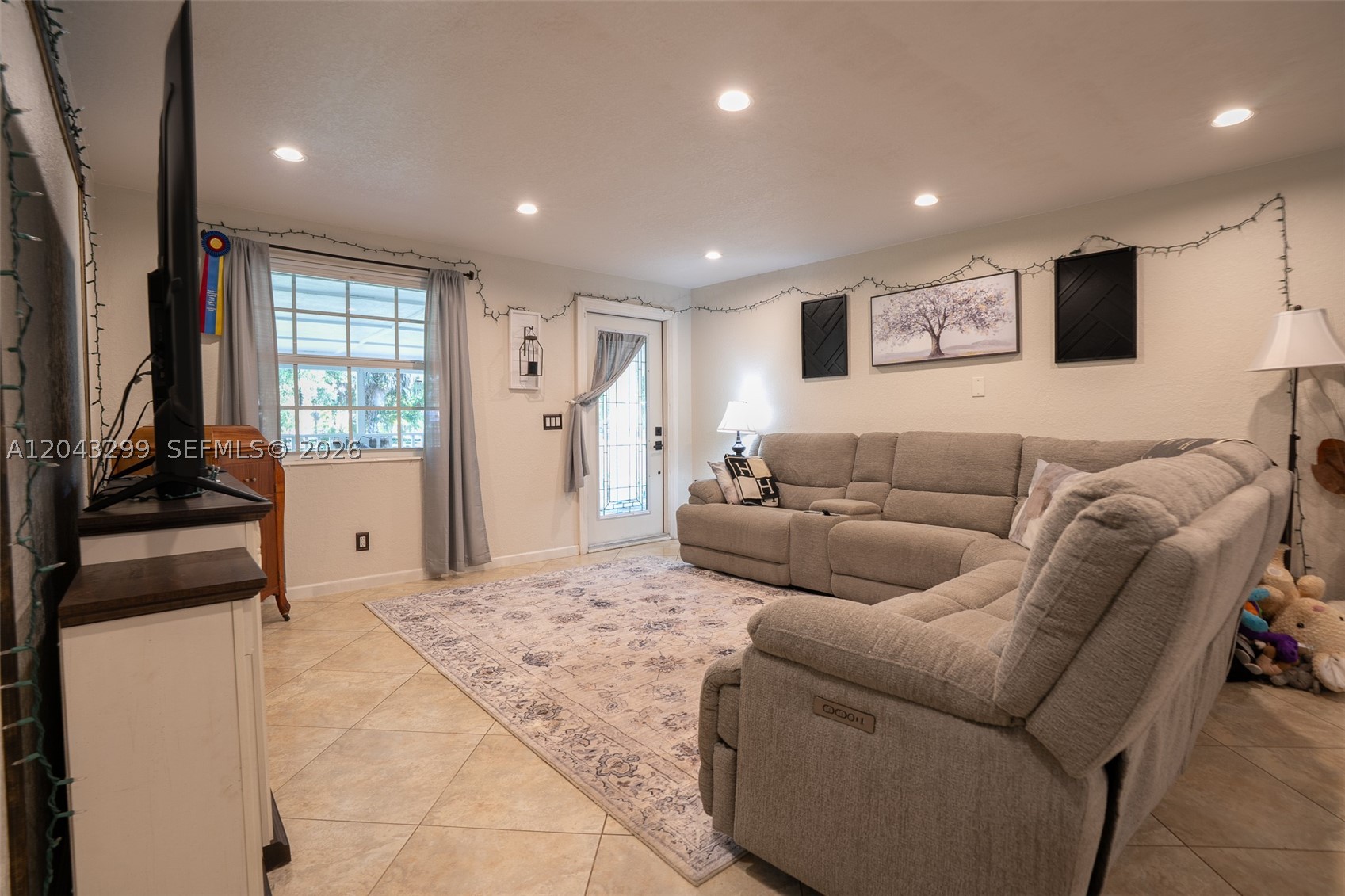 LOXAHATCHEE GROVES - Residential