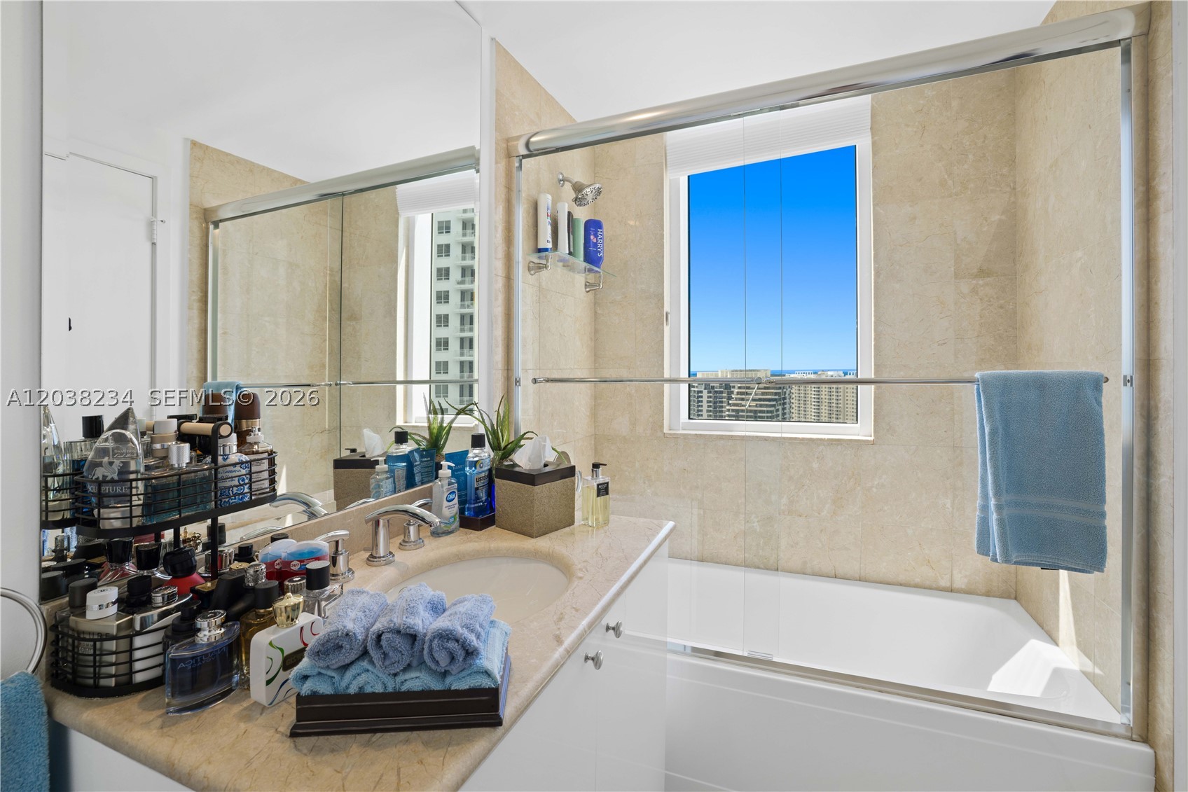 CARBONELL CONDO - Residential