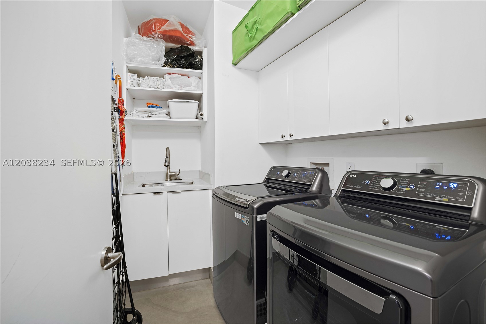 CARBONELL CONDO - Residential