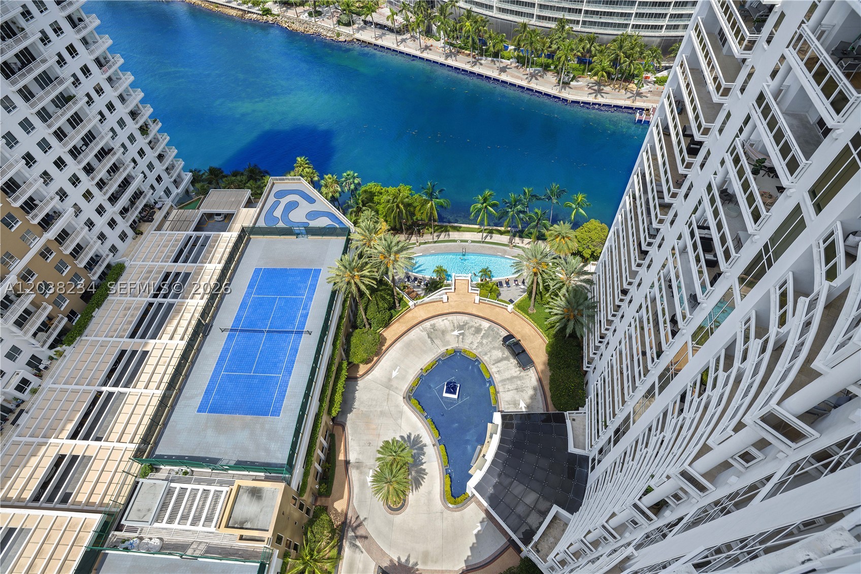 CARBONELL CONDO - Residential