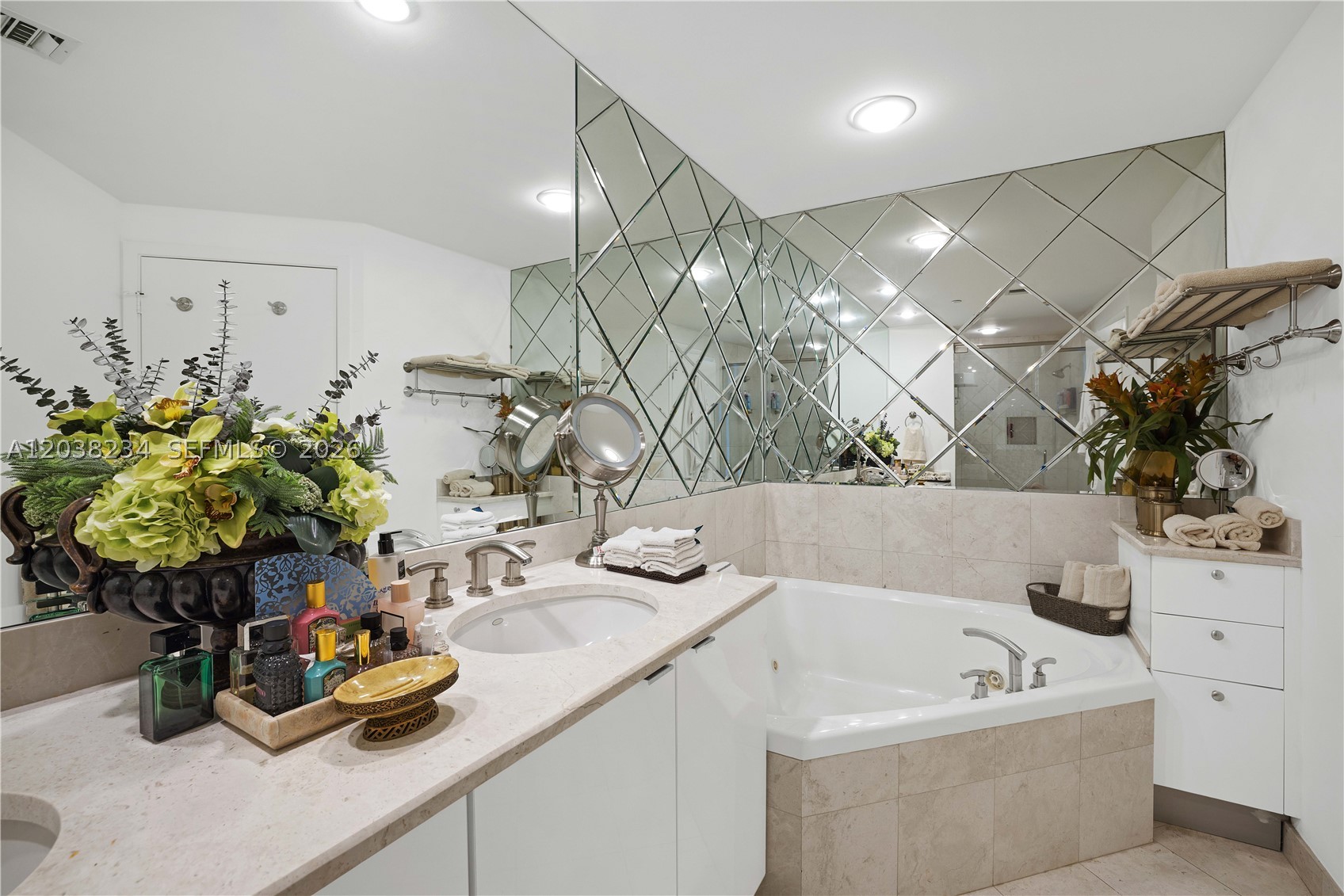 CARBONELL CONDO - Residential